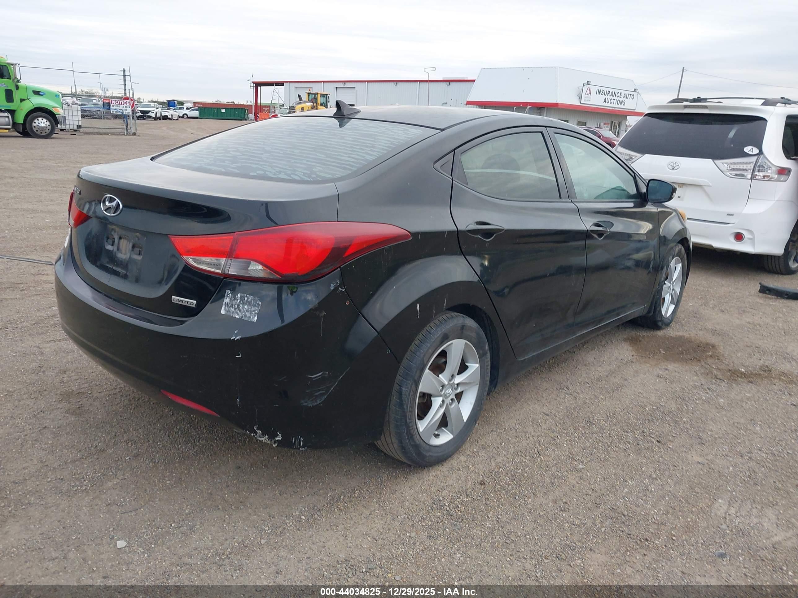 HYUNDAI ELANTRA image 4