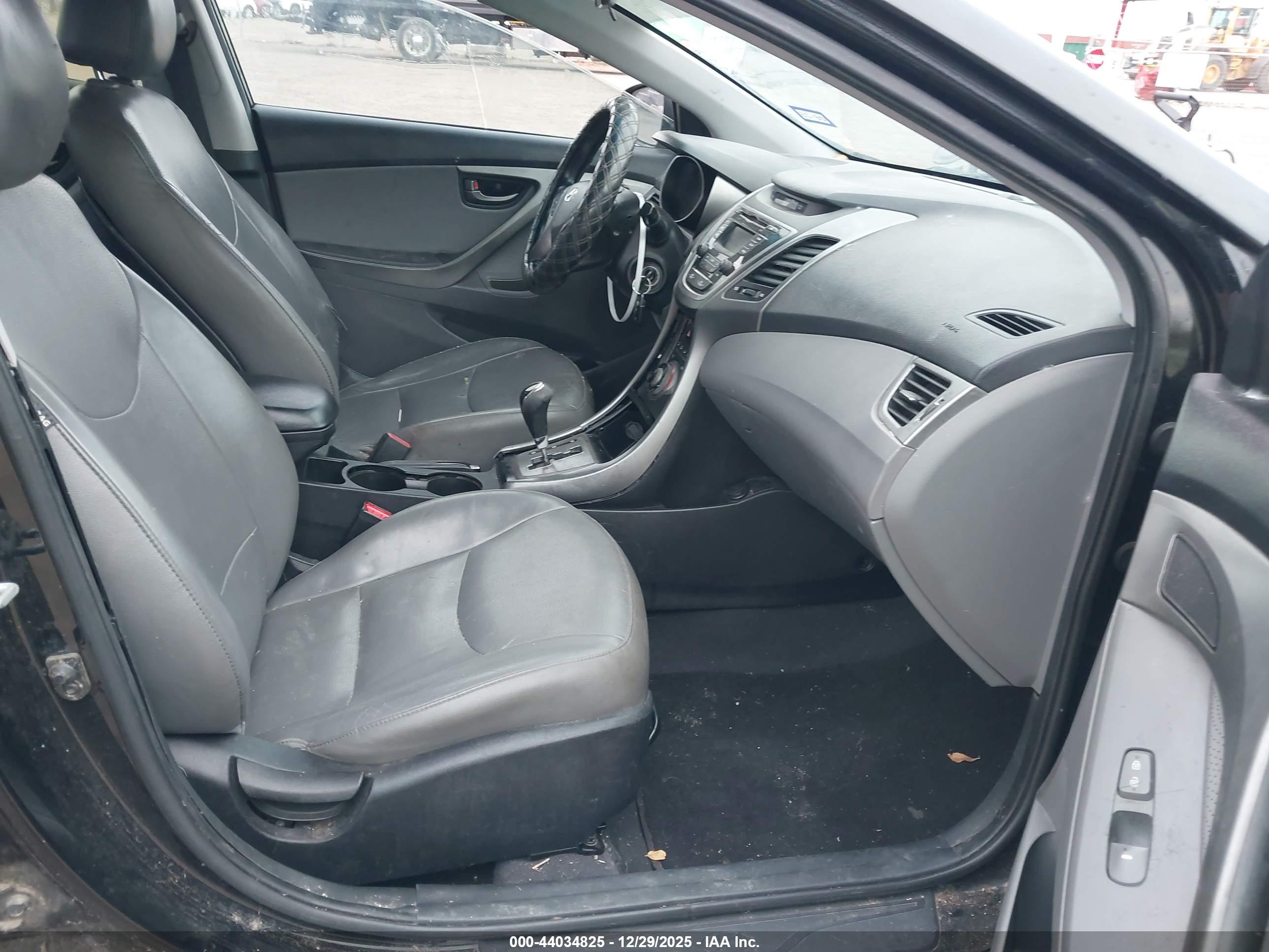 HYUNDAI ELANTRA image 5