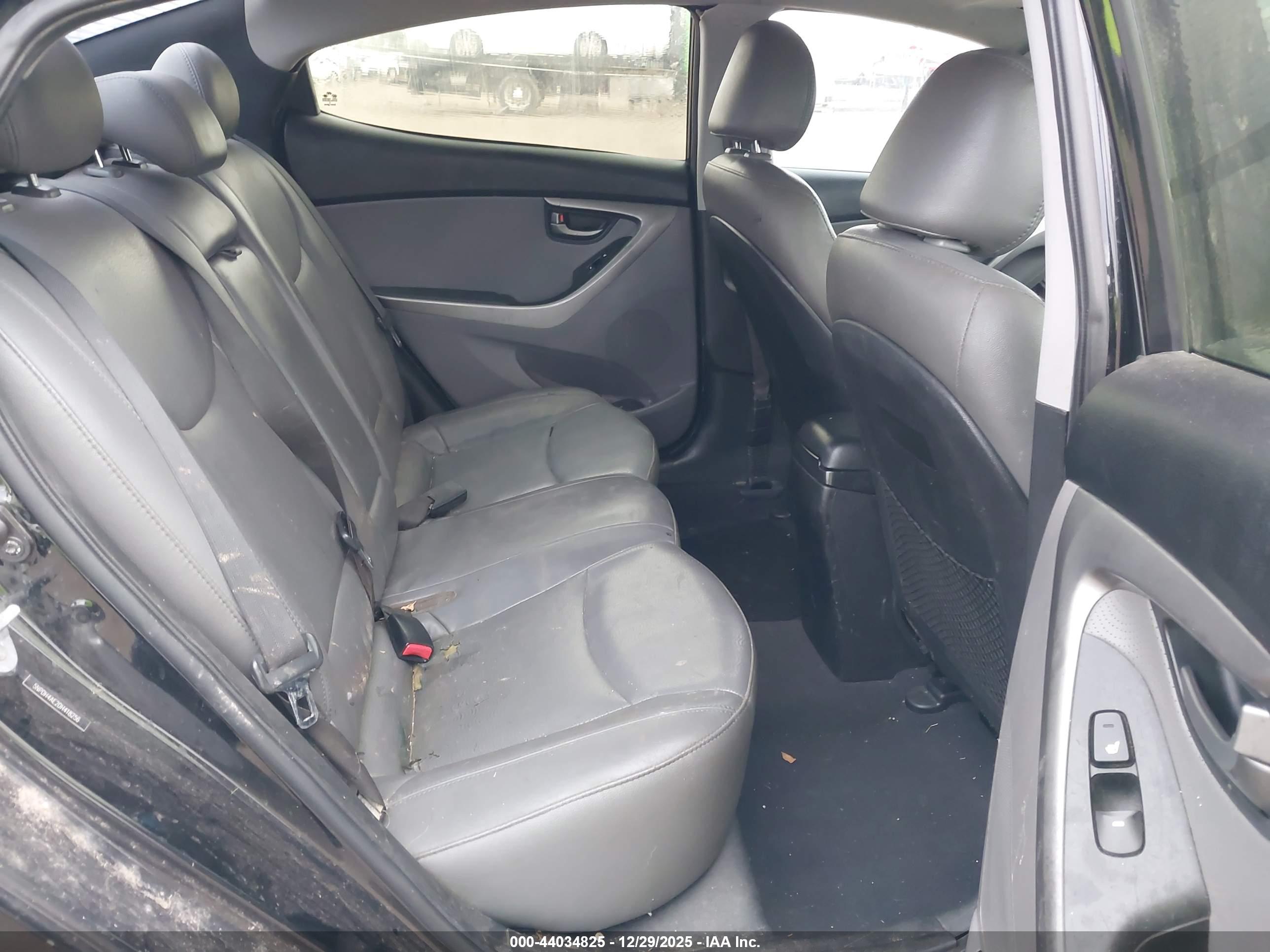 HYUNDAI ELANTRA image 8