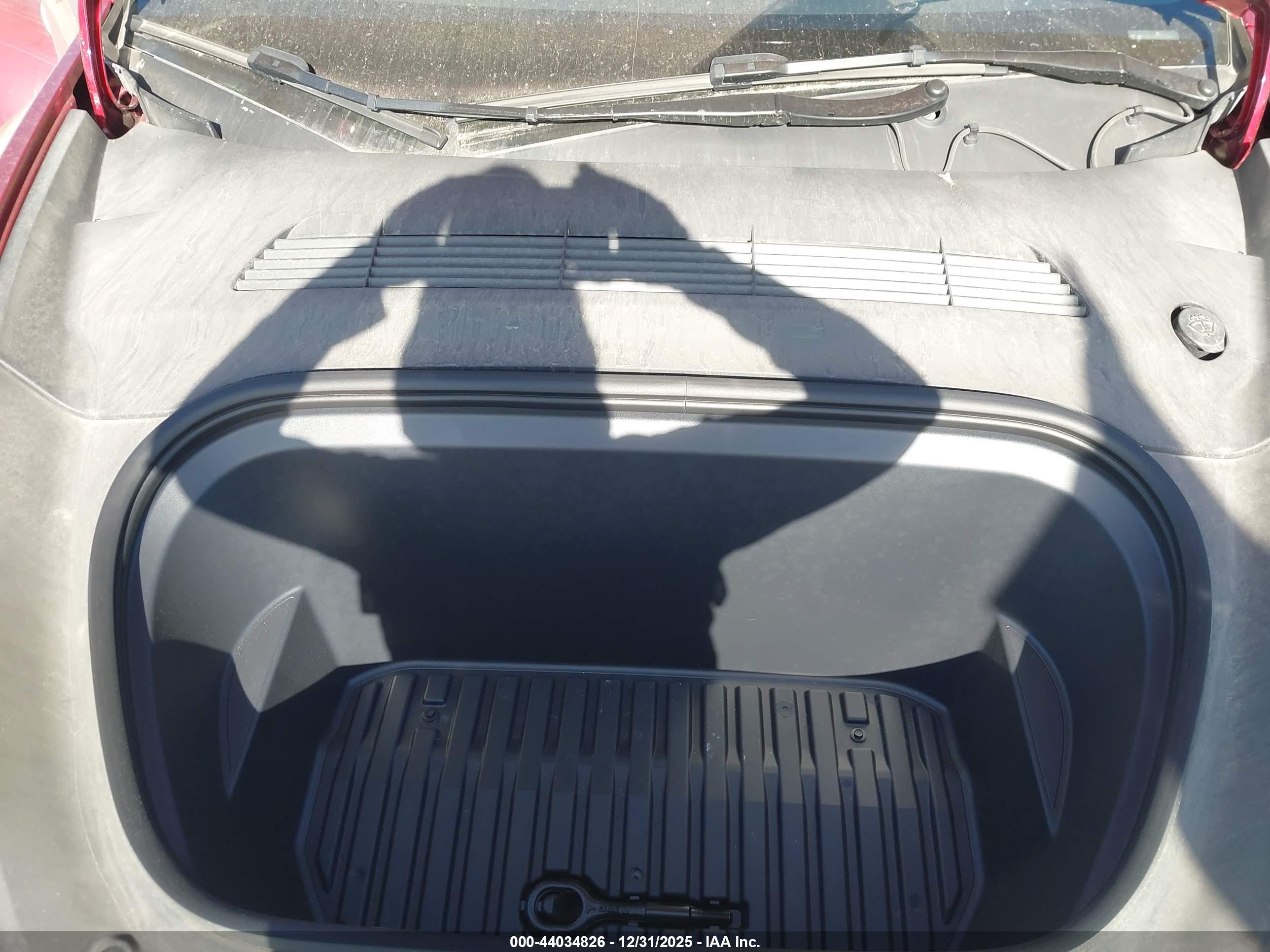 TESLA MODEL image 10