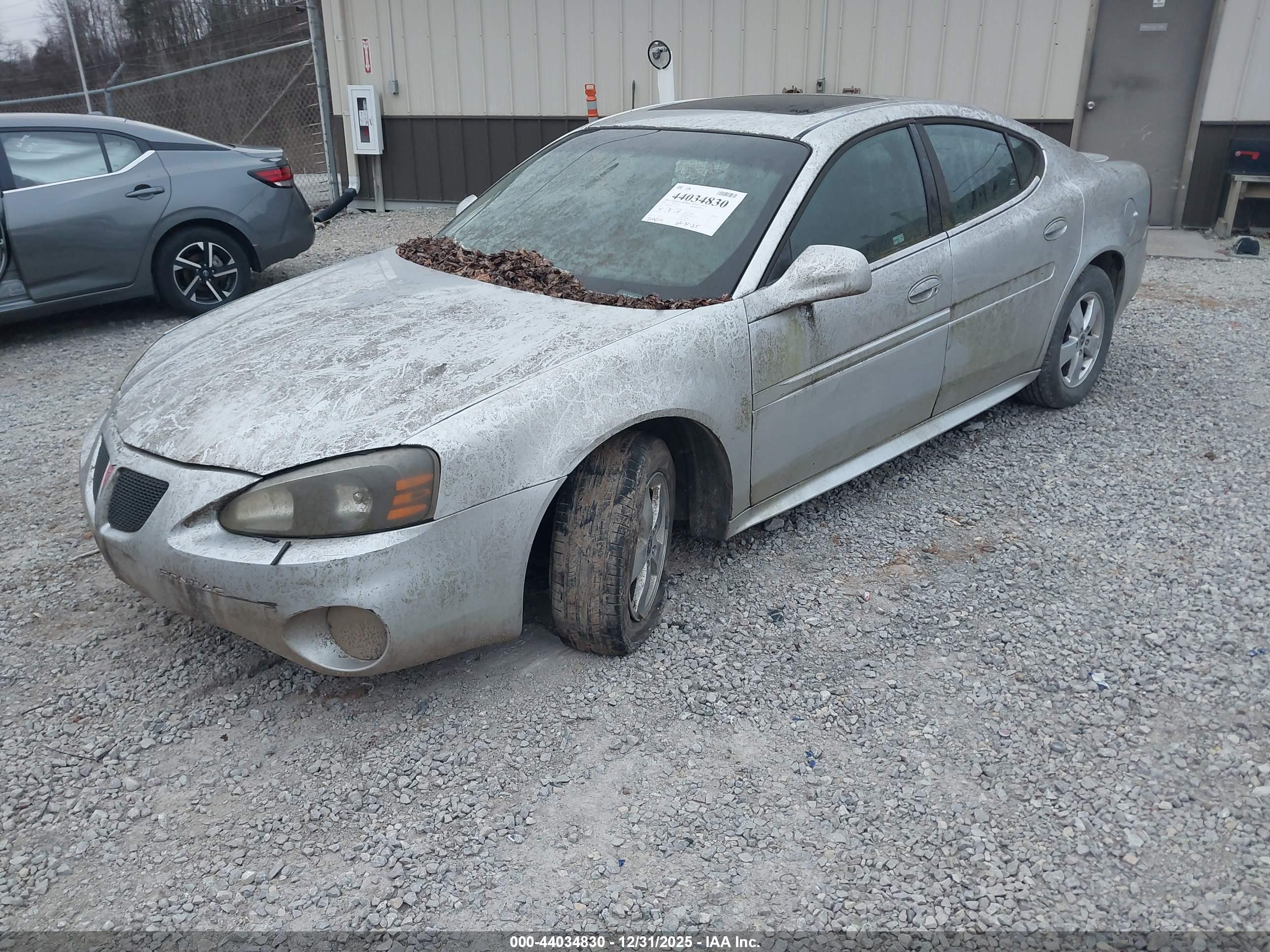 PONTIAC GRAND image 2