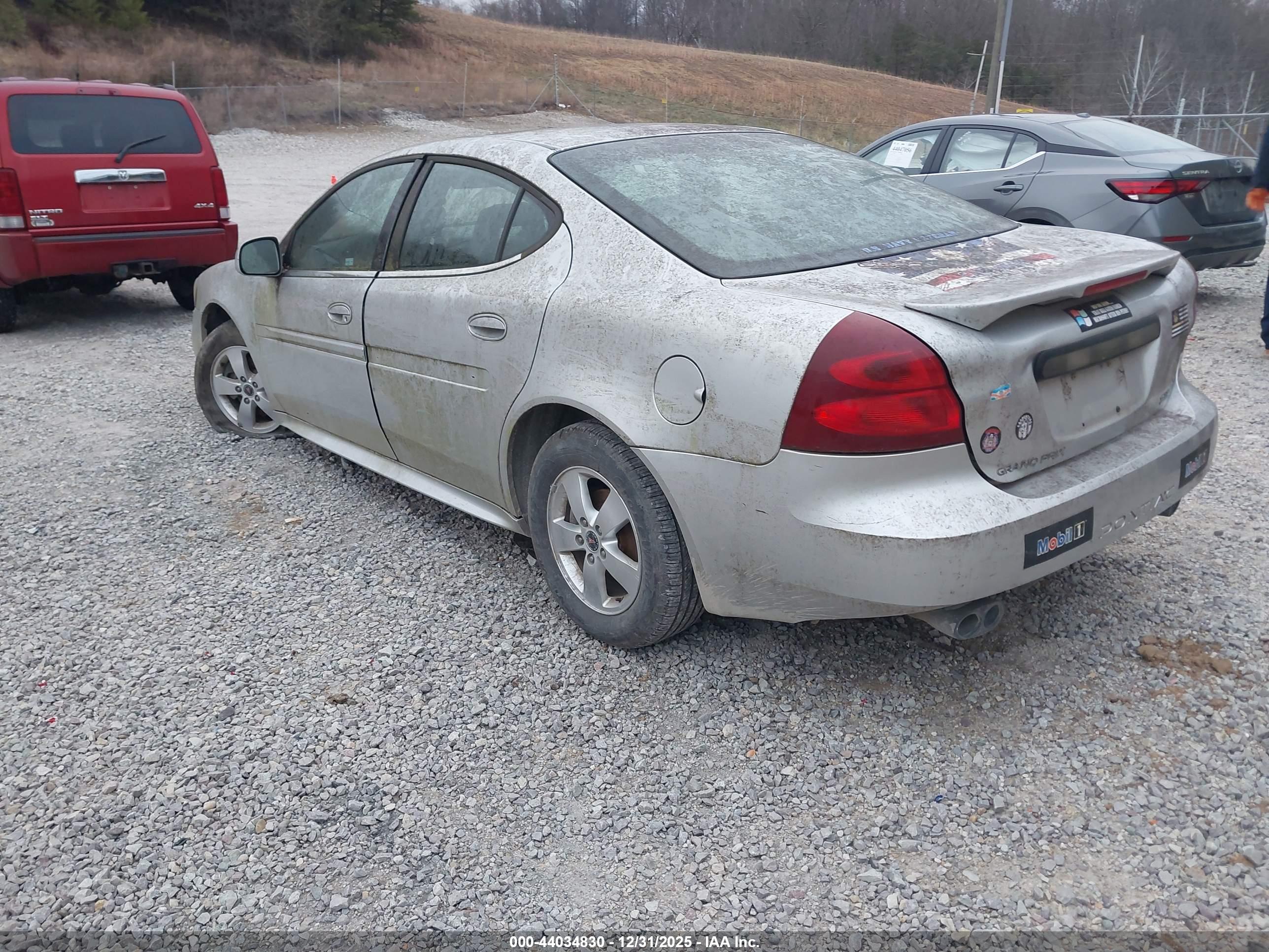 PONTIAC GRAND image 3