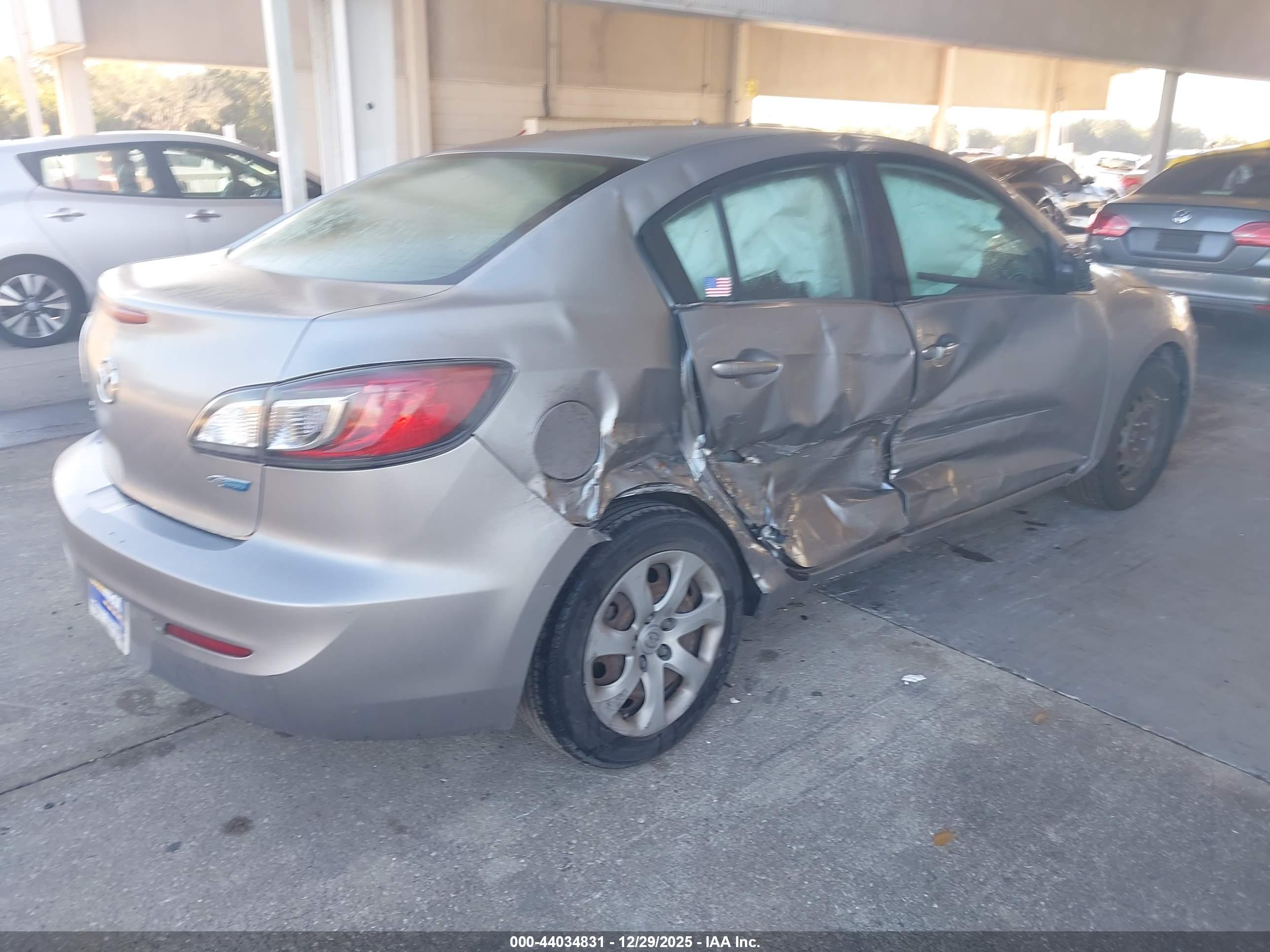 MAZDA MAZDA3 image 4