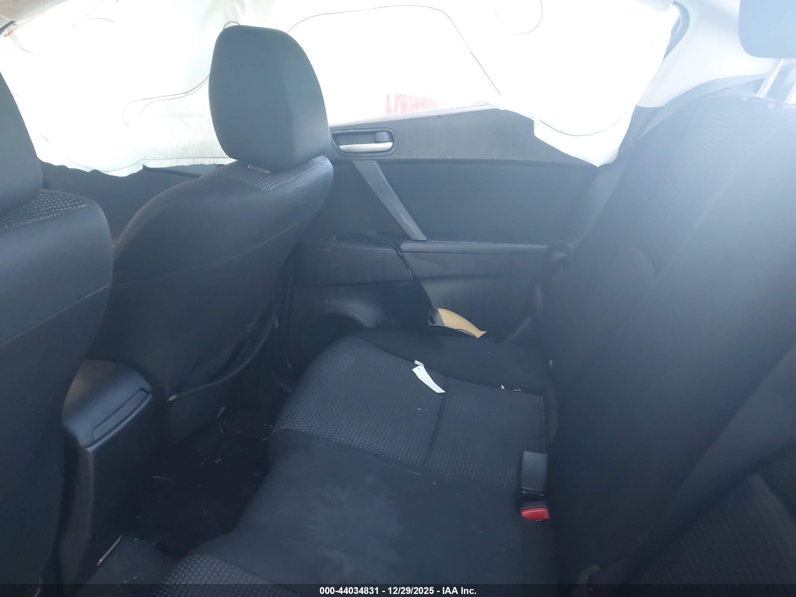 MAZDA MAZDA3 image 8