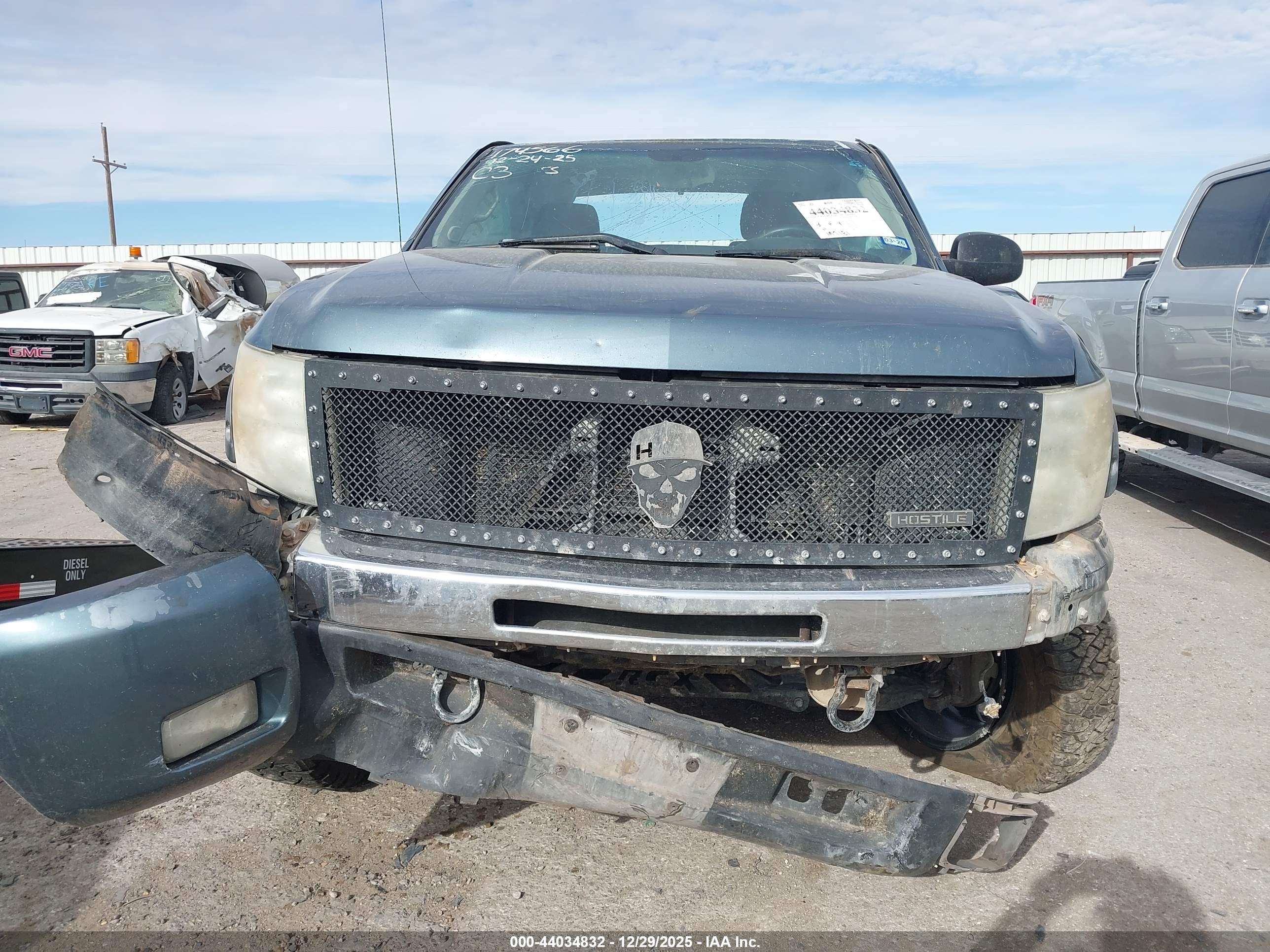 CHEVROLET SILVERADO image 6