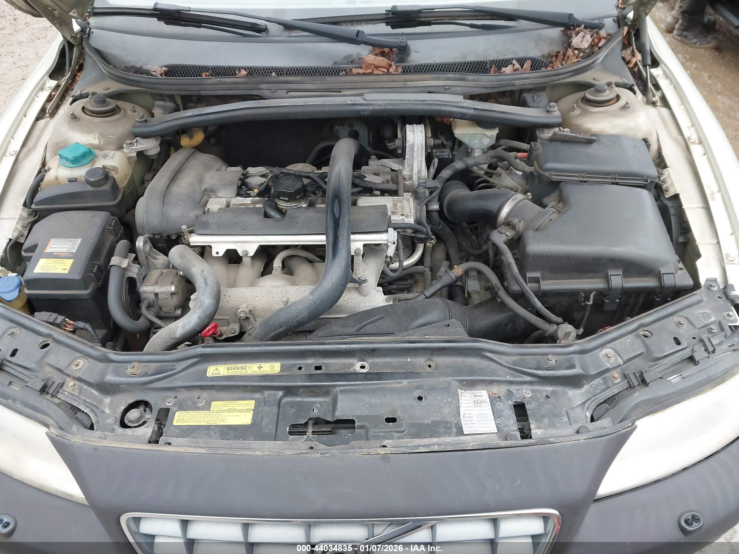 VOLVO XC70 image 10