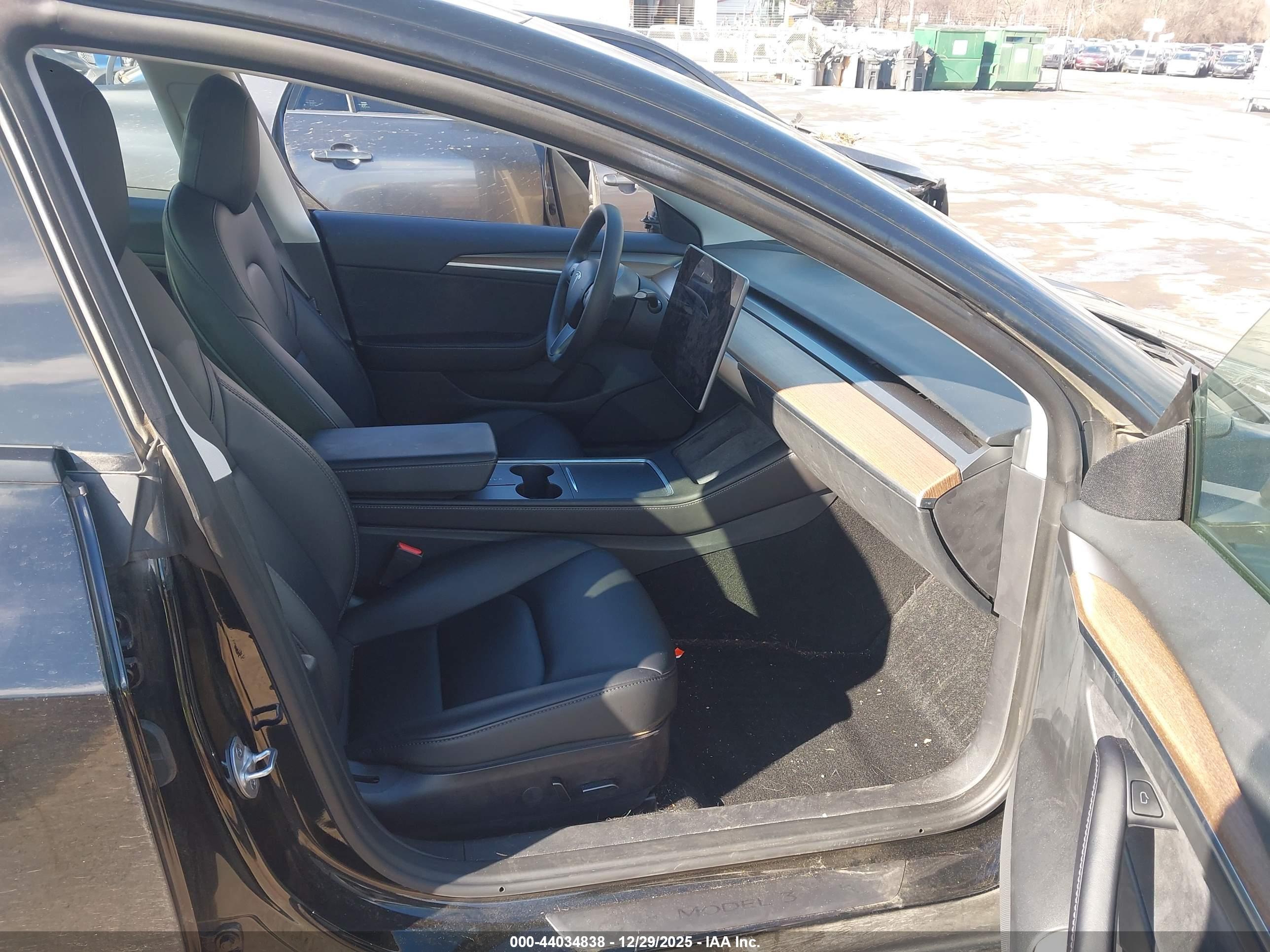 TESLA MODEL image 5