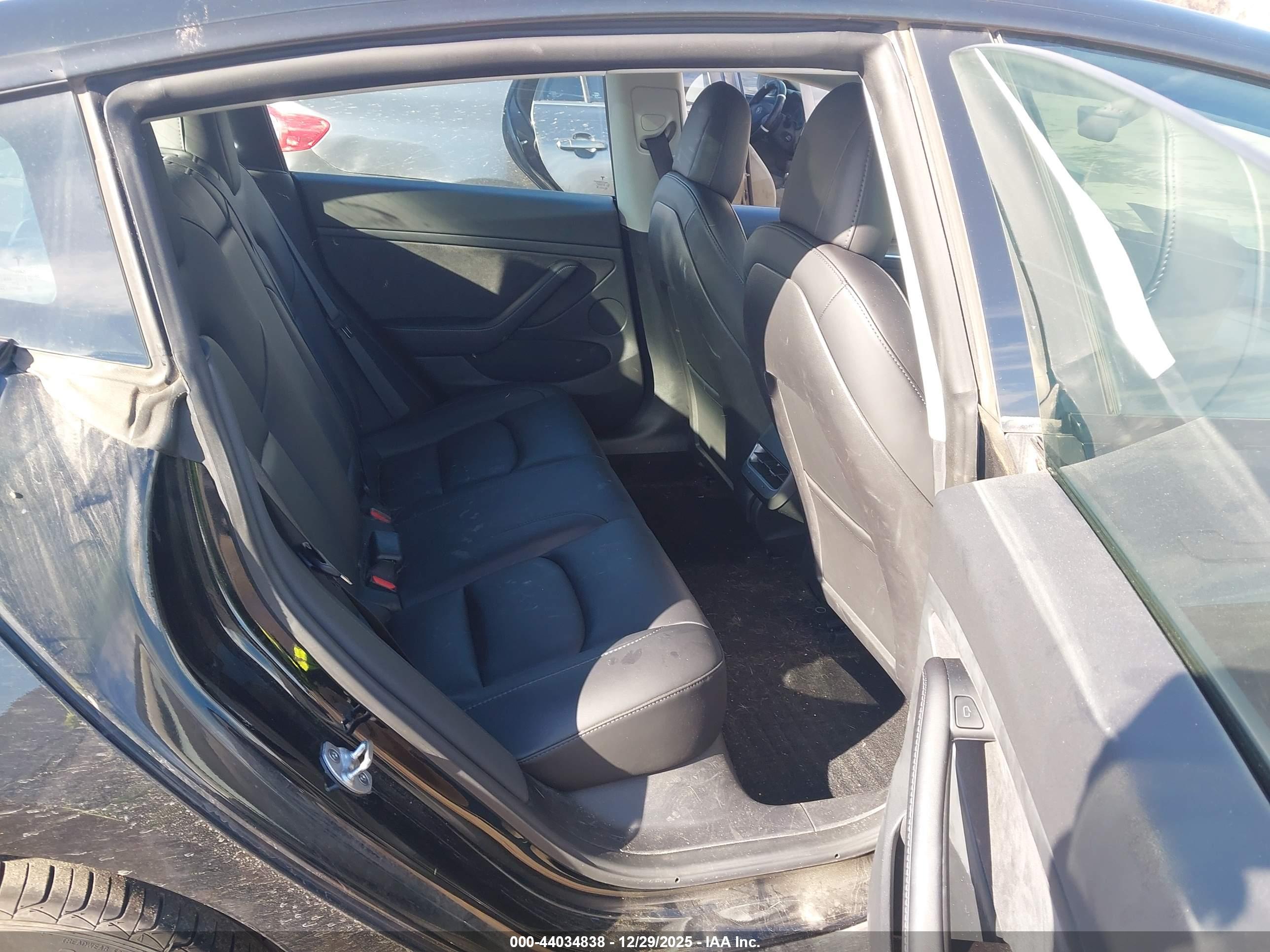 TESLA MODEL image 8