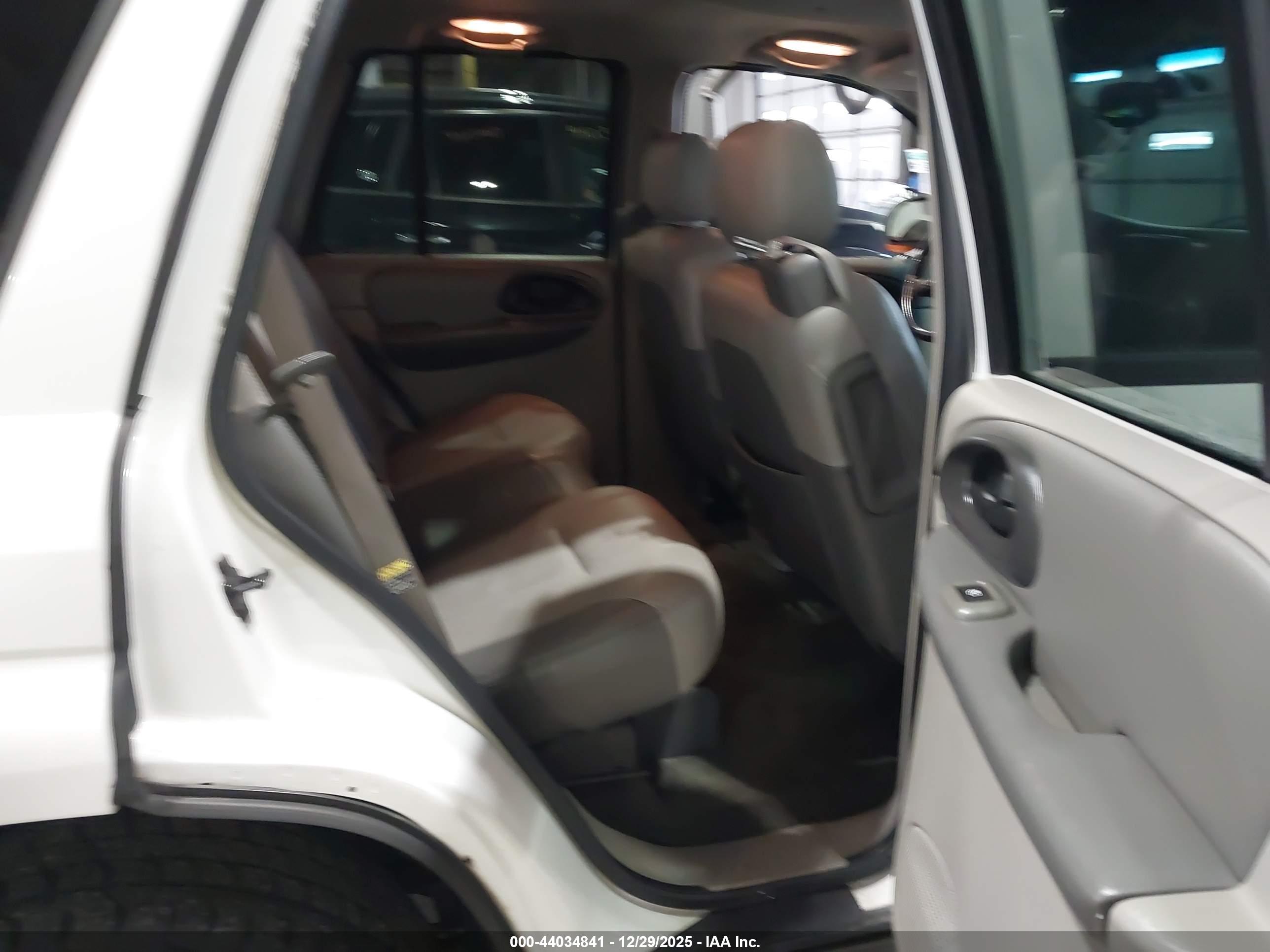 CHEVROLET TRAILBLAZER image 8