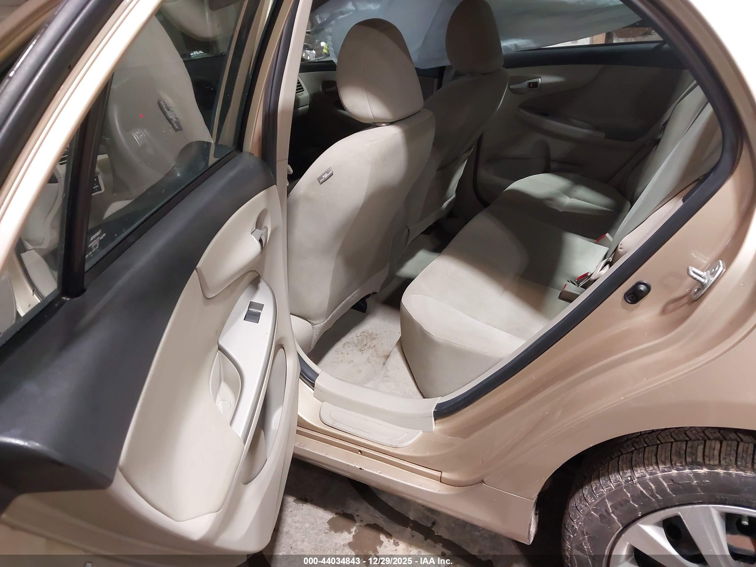 TOYOTA COROLLA image 8