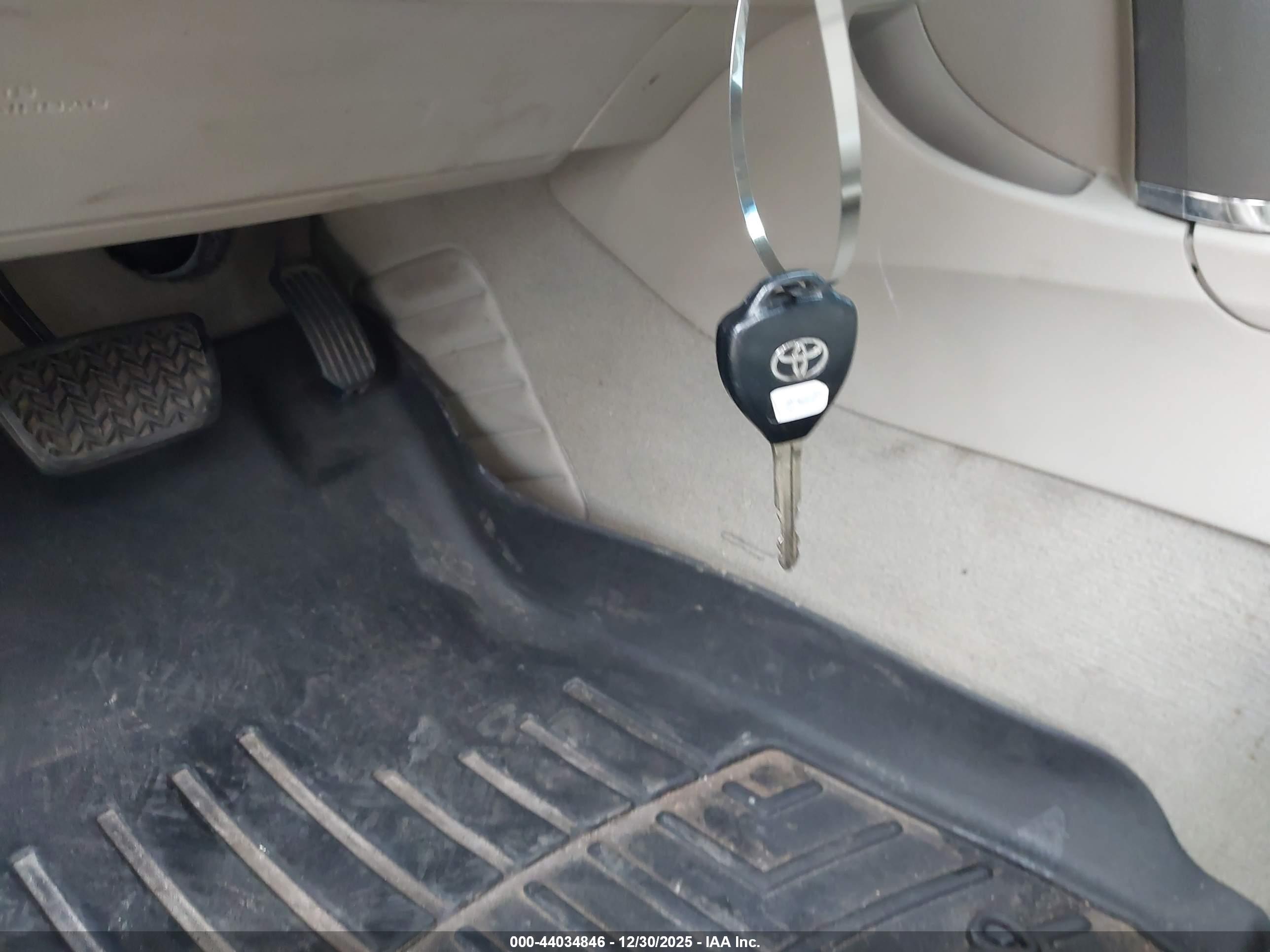 TOYOTA CAMRY image 11