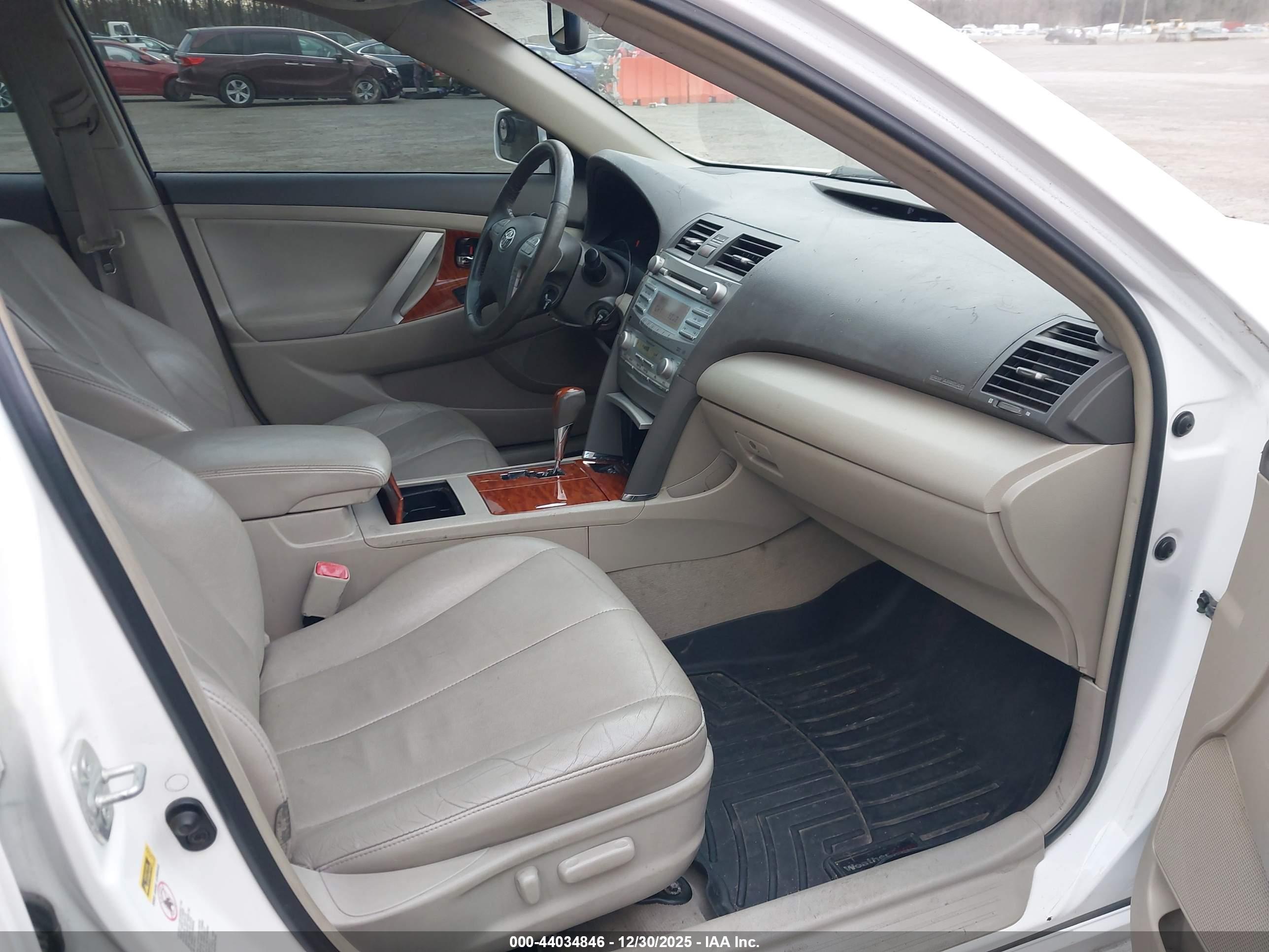 TOYOTA CAMRY image 5