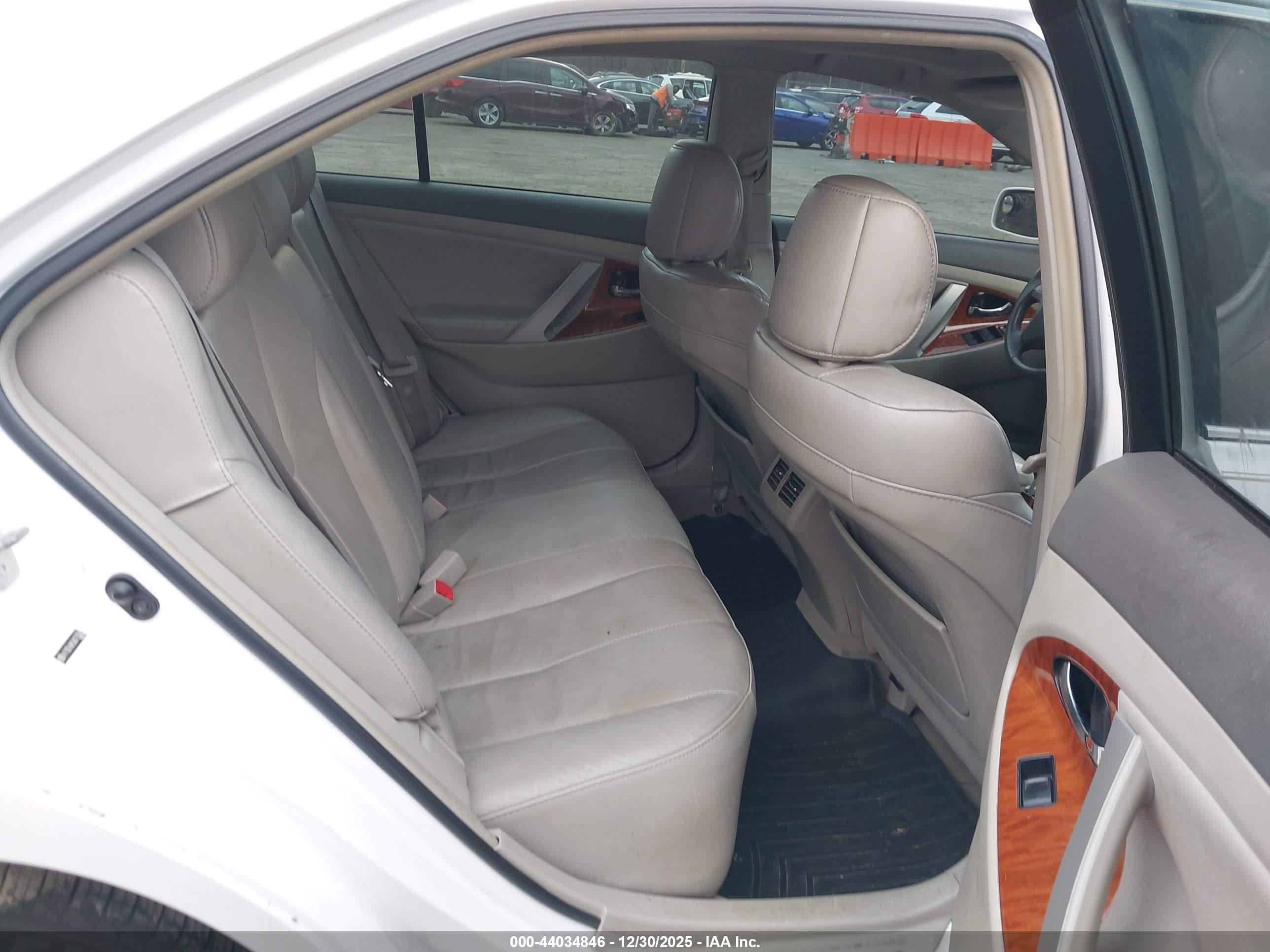 TOYOTA CAMRY image 8