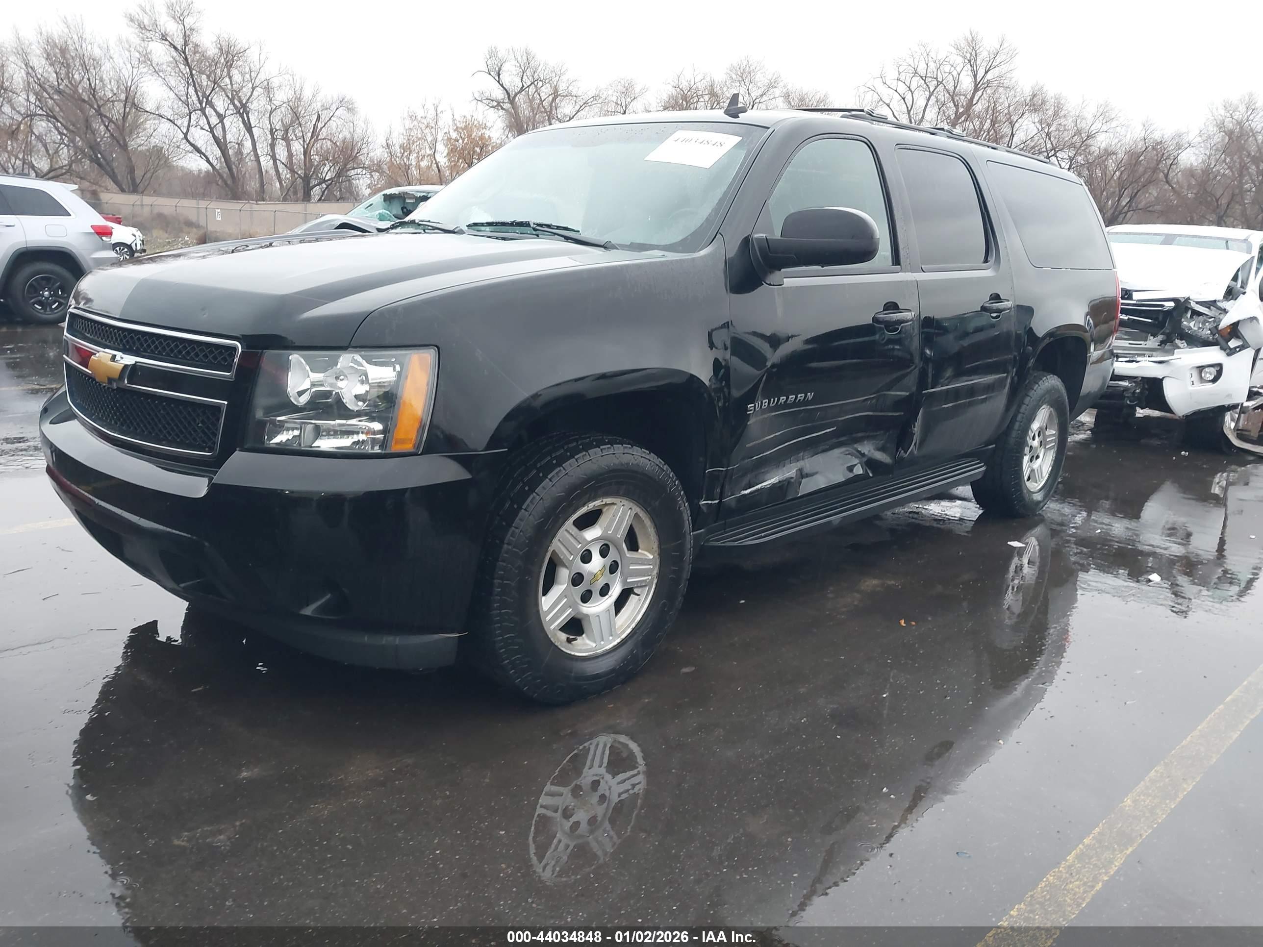 CHEVROLET SUBURBAN image 2