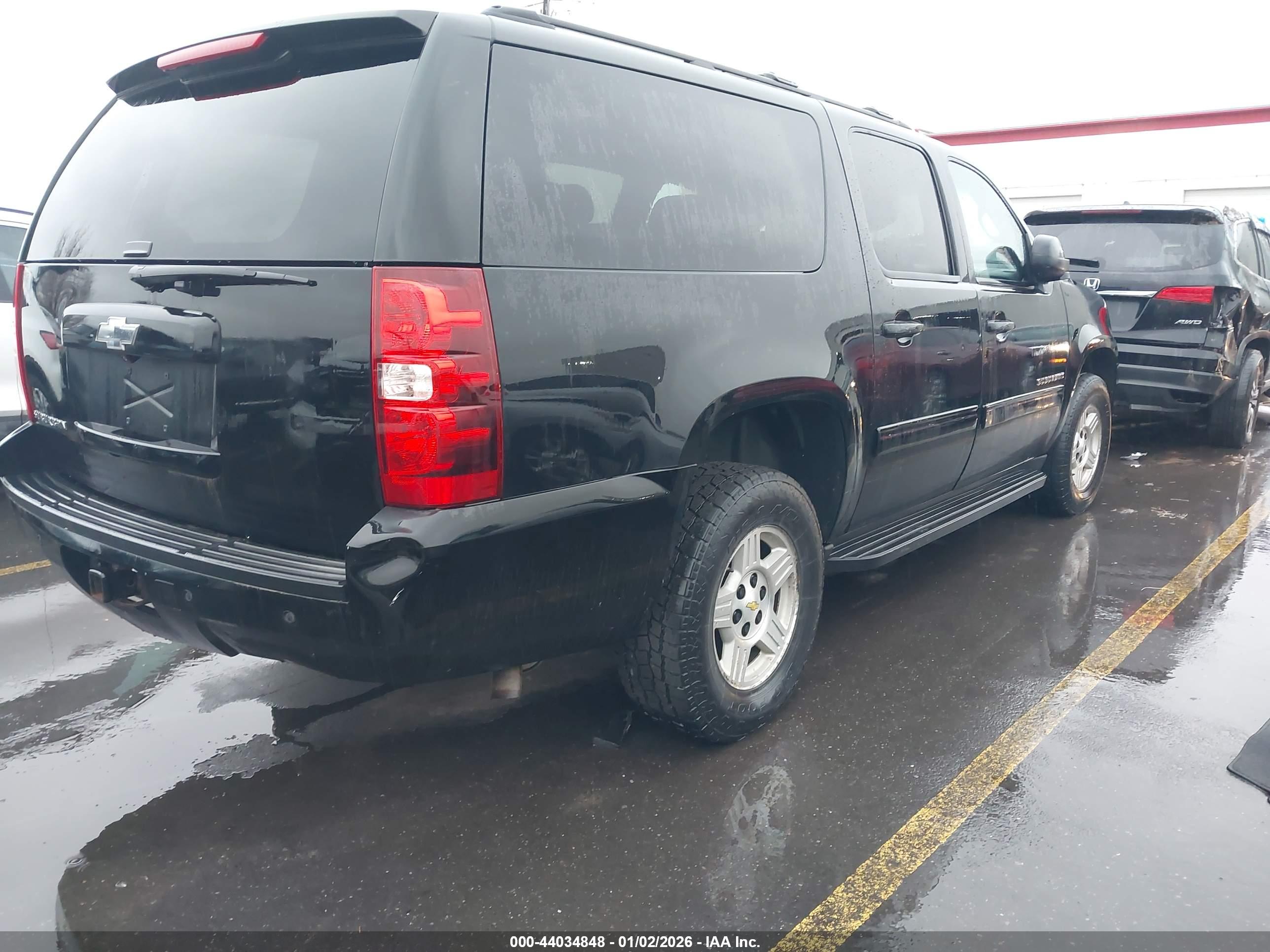 CHEVROLET SUBURBAN image 4