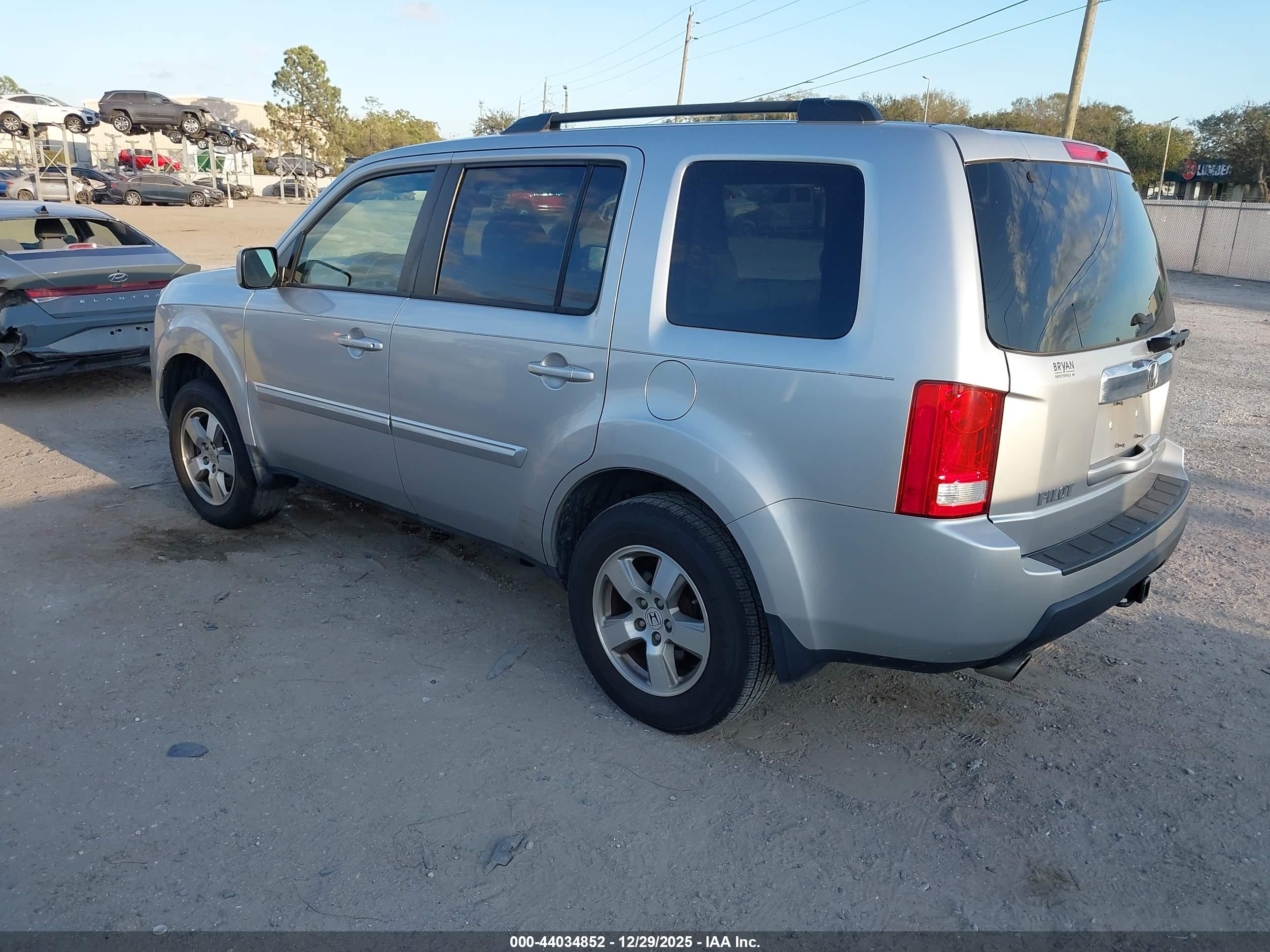 HONDA PILOT image 3