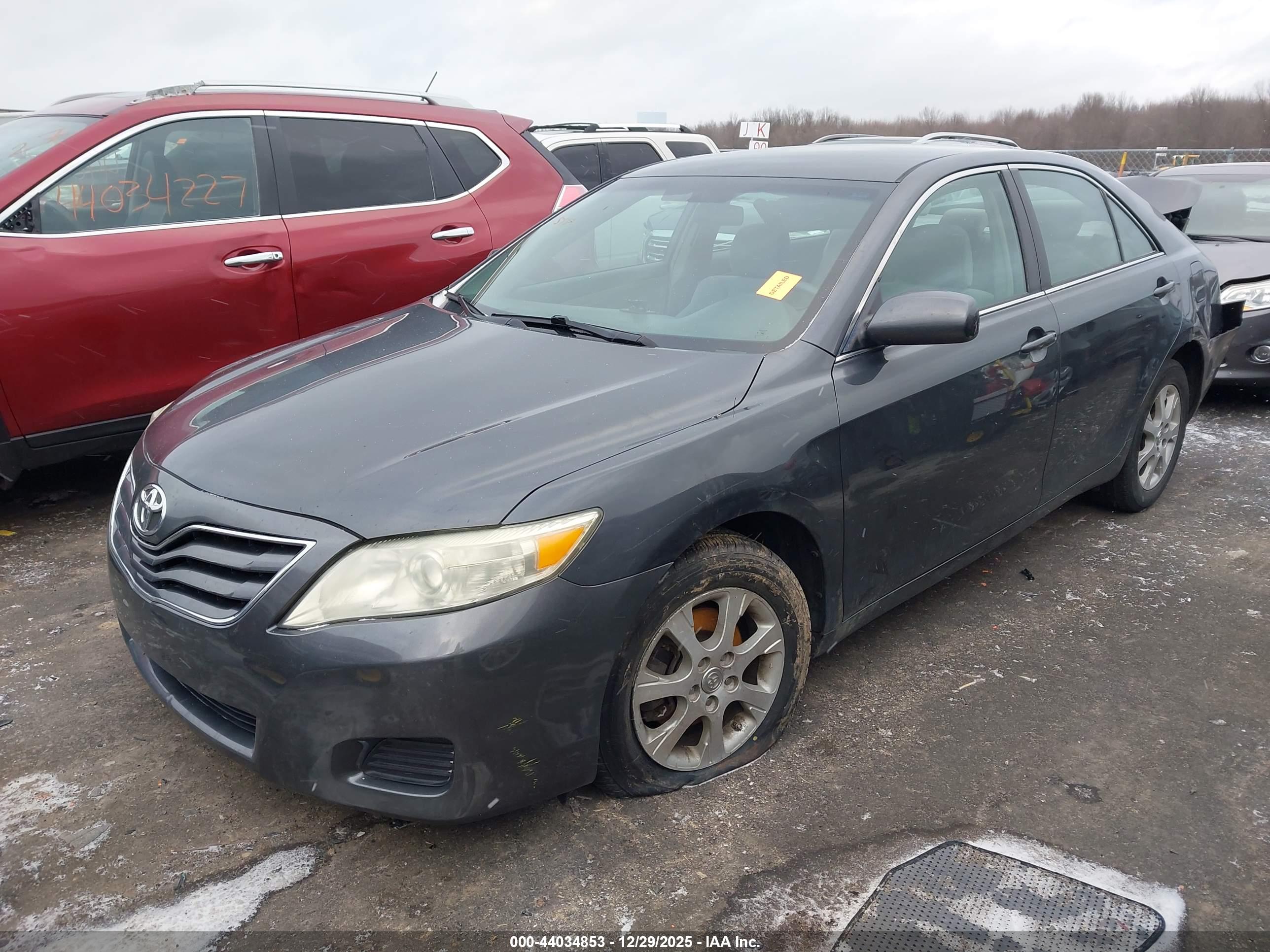 TOYOTA CAMRY image 2