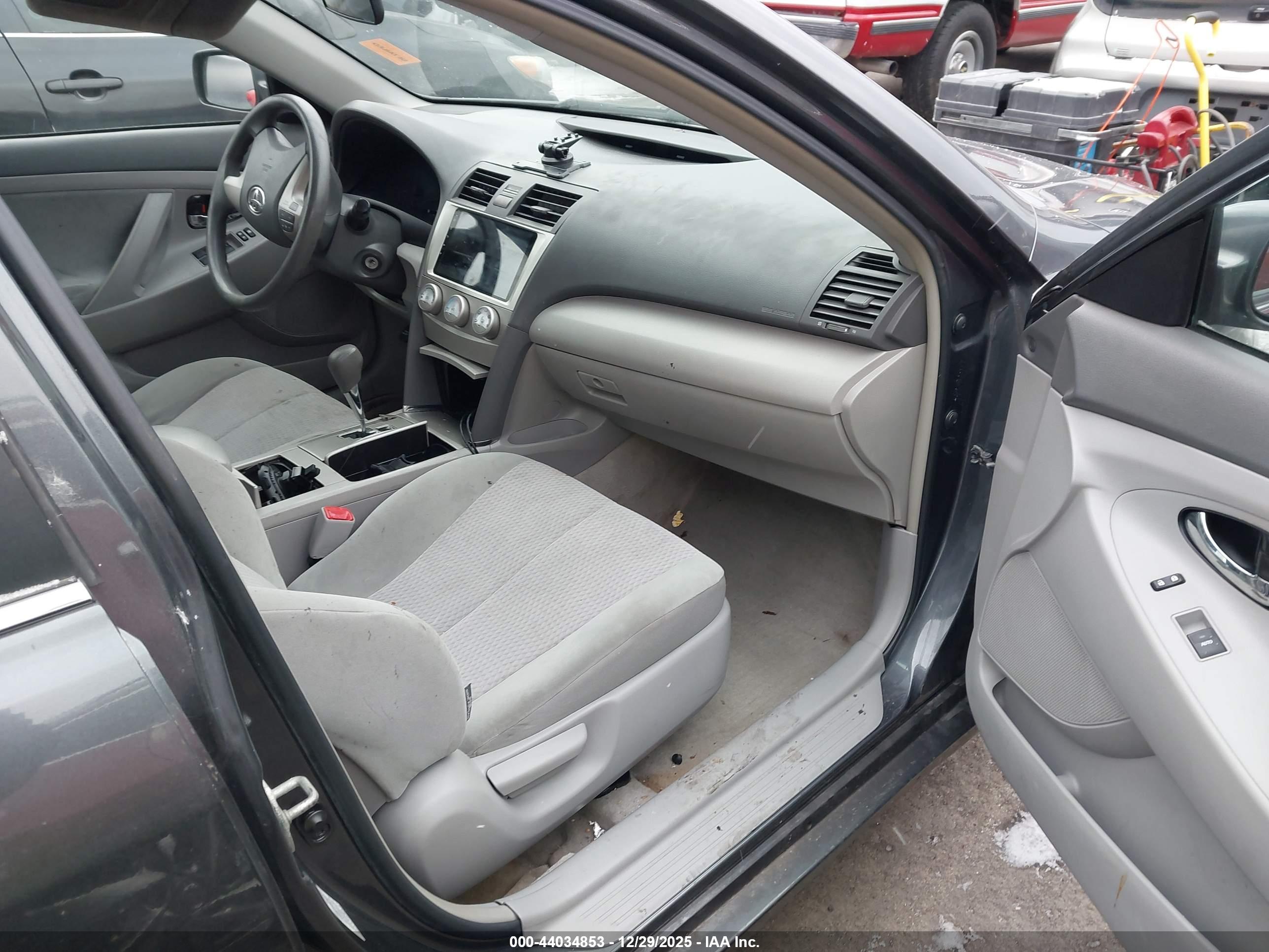 TOYOTA CAMRY image 5