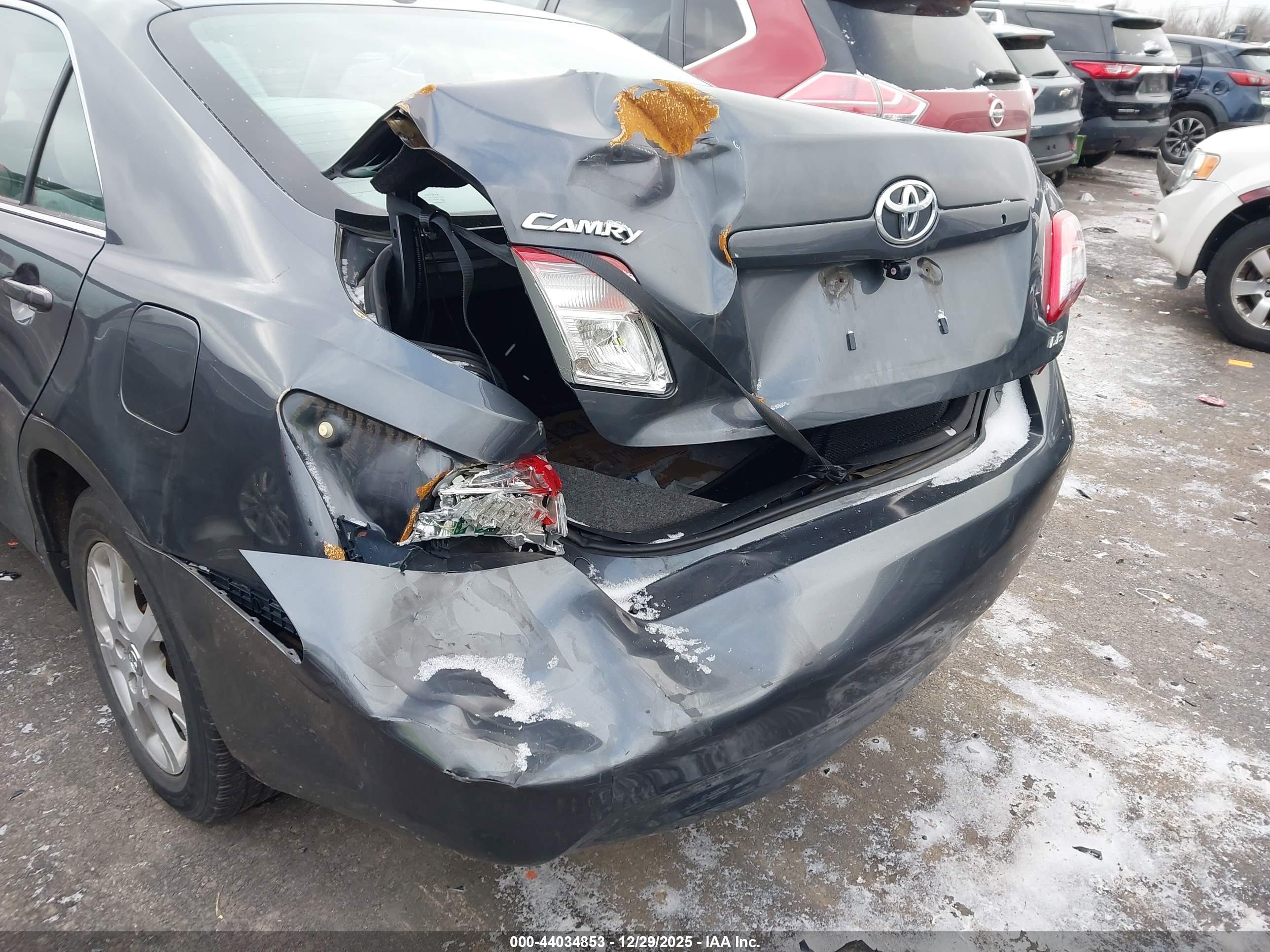 TOYOTA CAMRY image 6