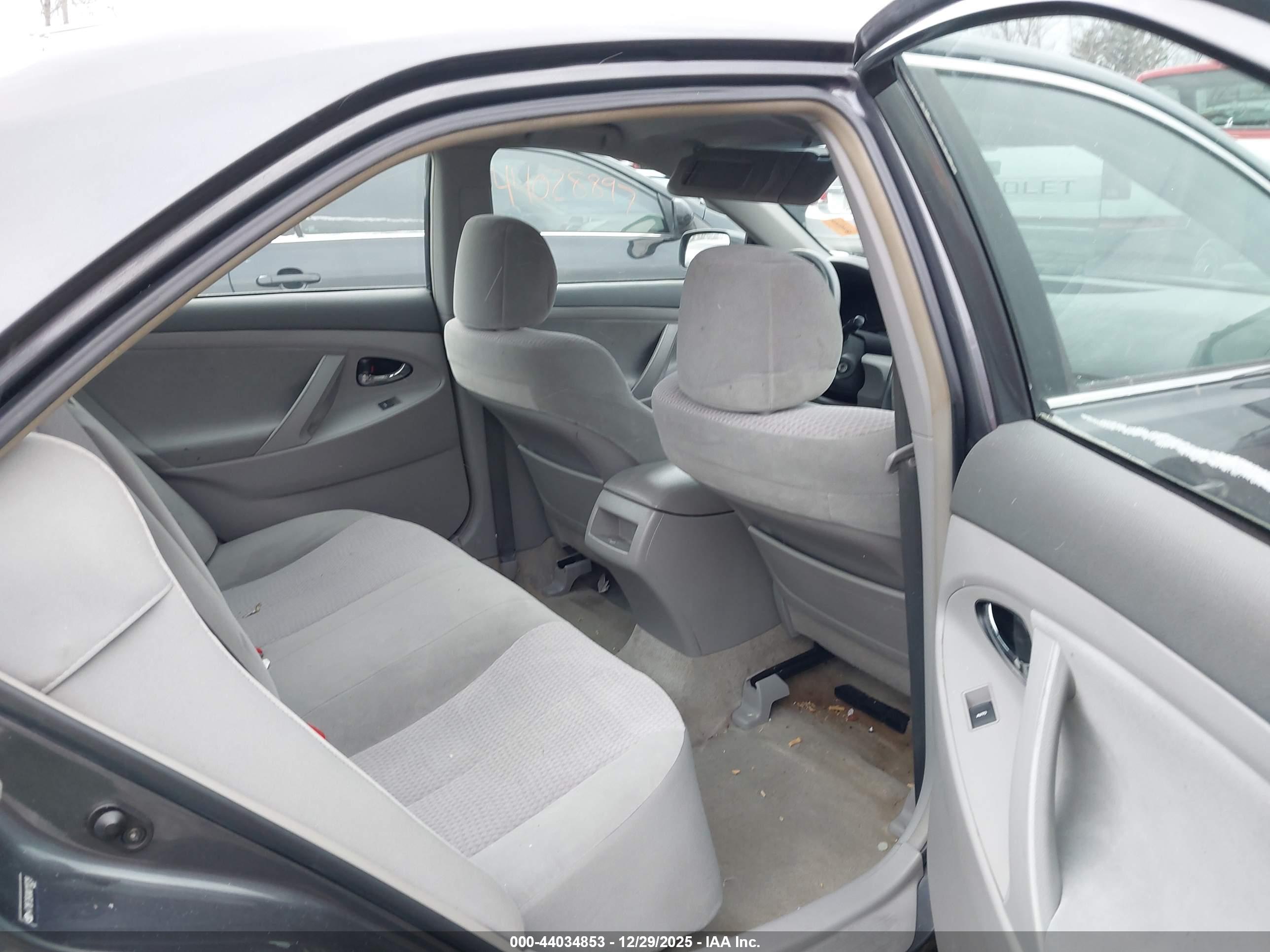 TOYOTA CAMRY image 8