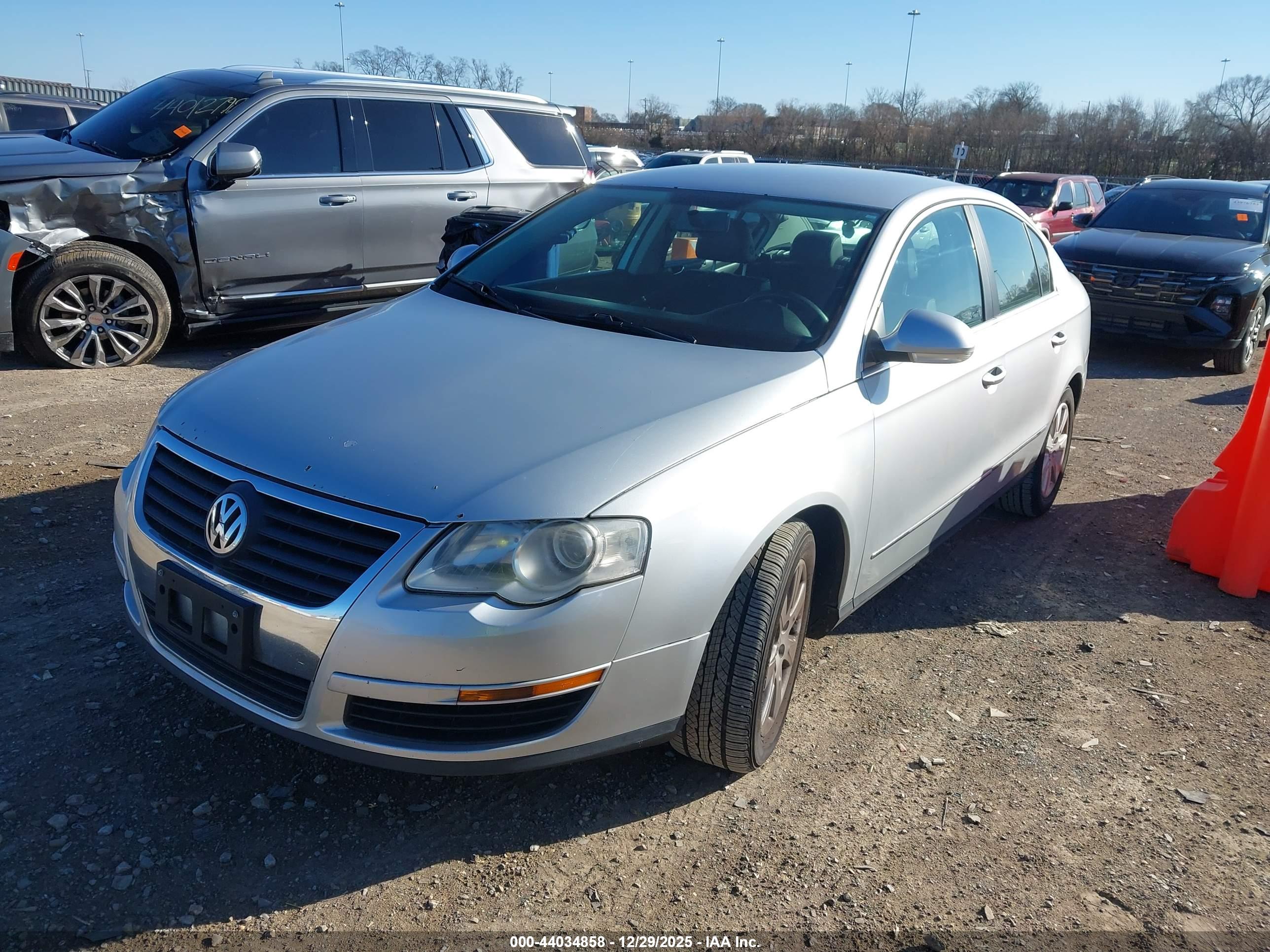 VOLKSWAGEN PASSAT image 2