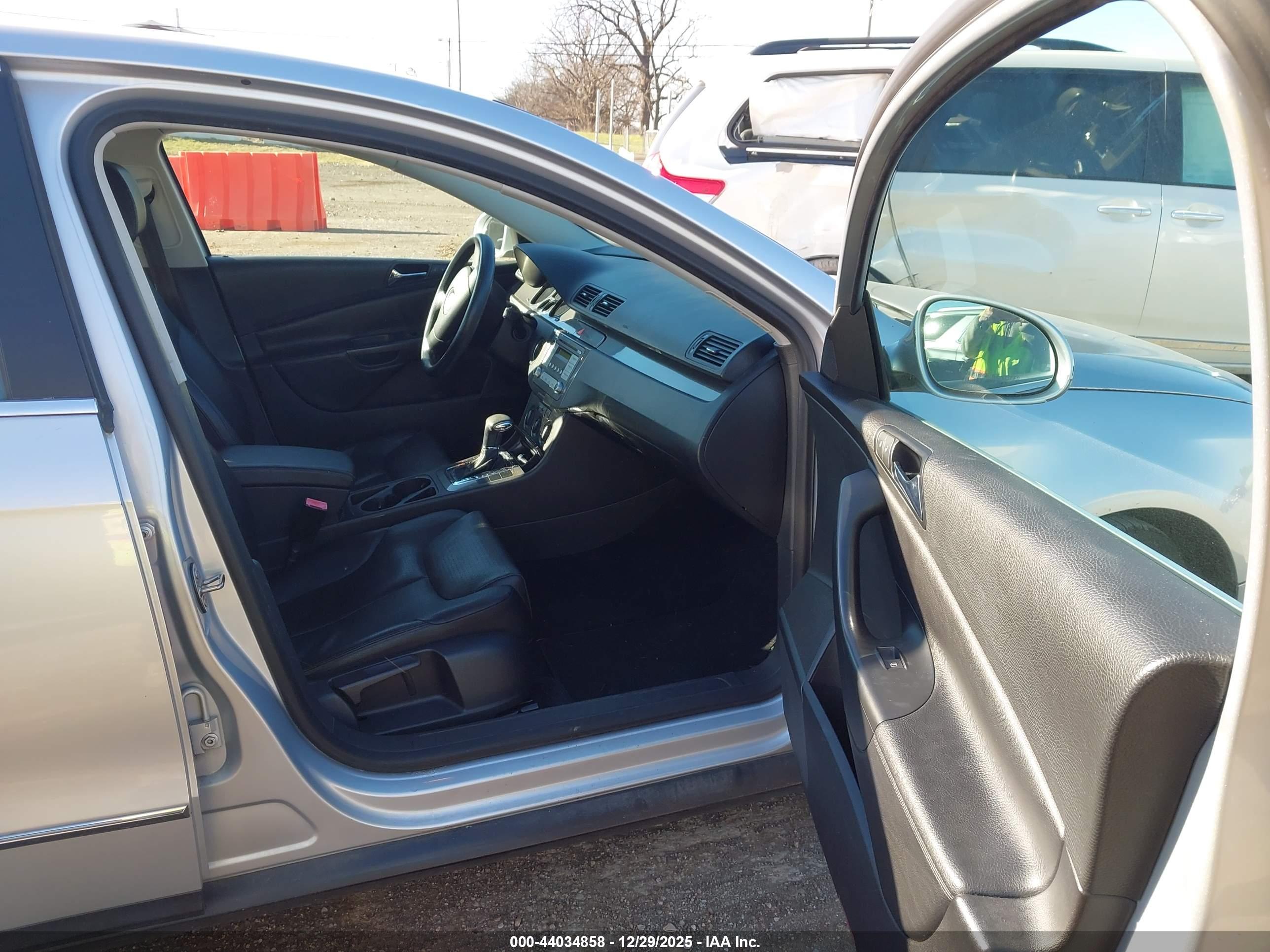 VOLKSWAGEN PASSAT image 5