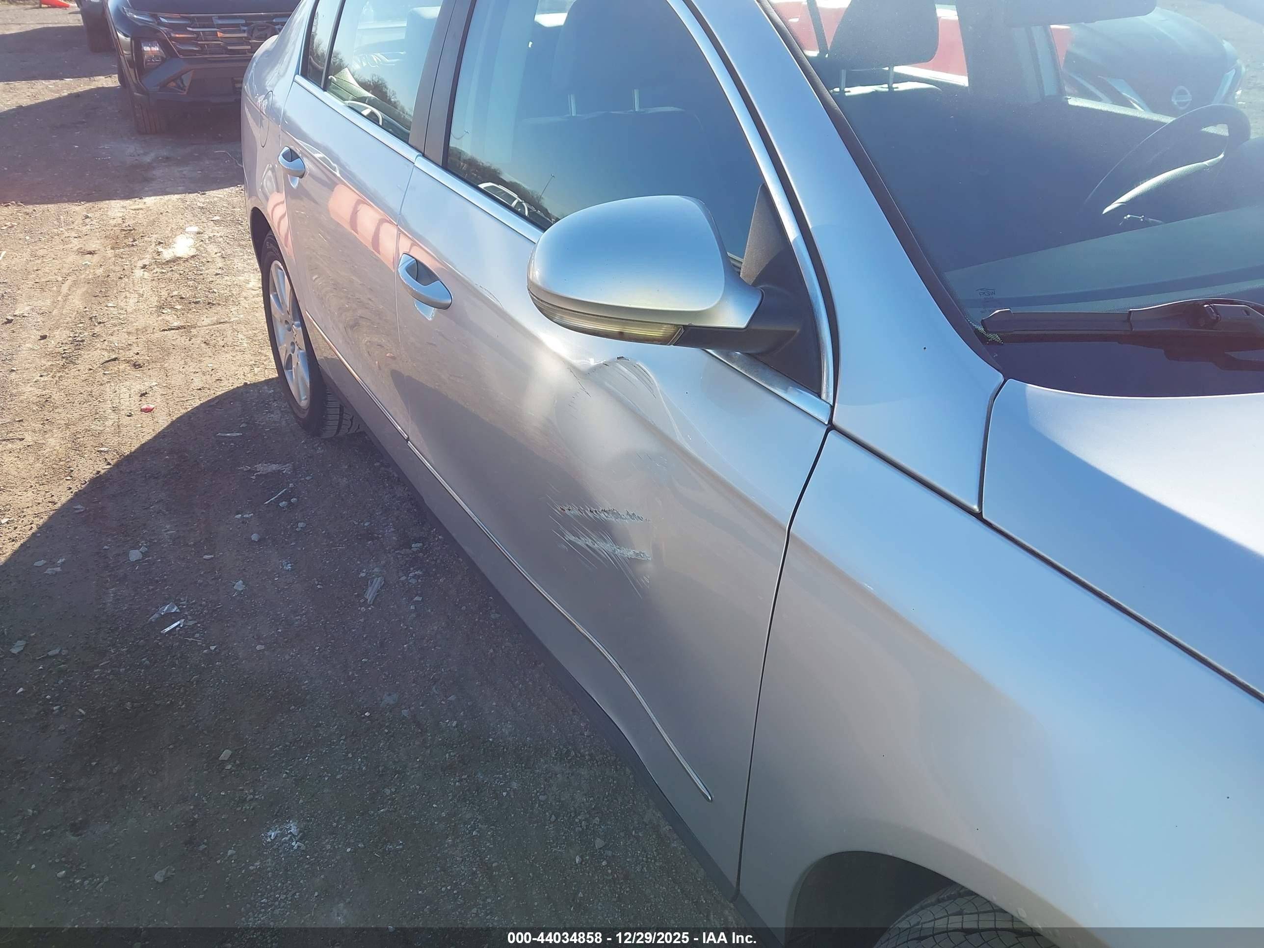 VOLKSWAGEN PASSAT image 6