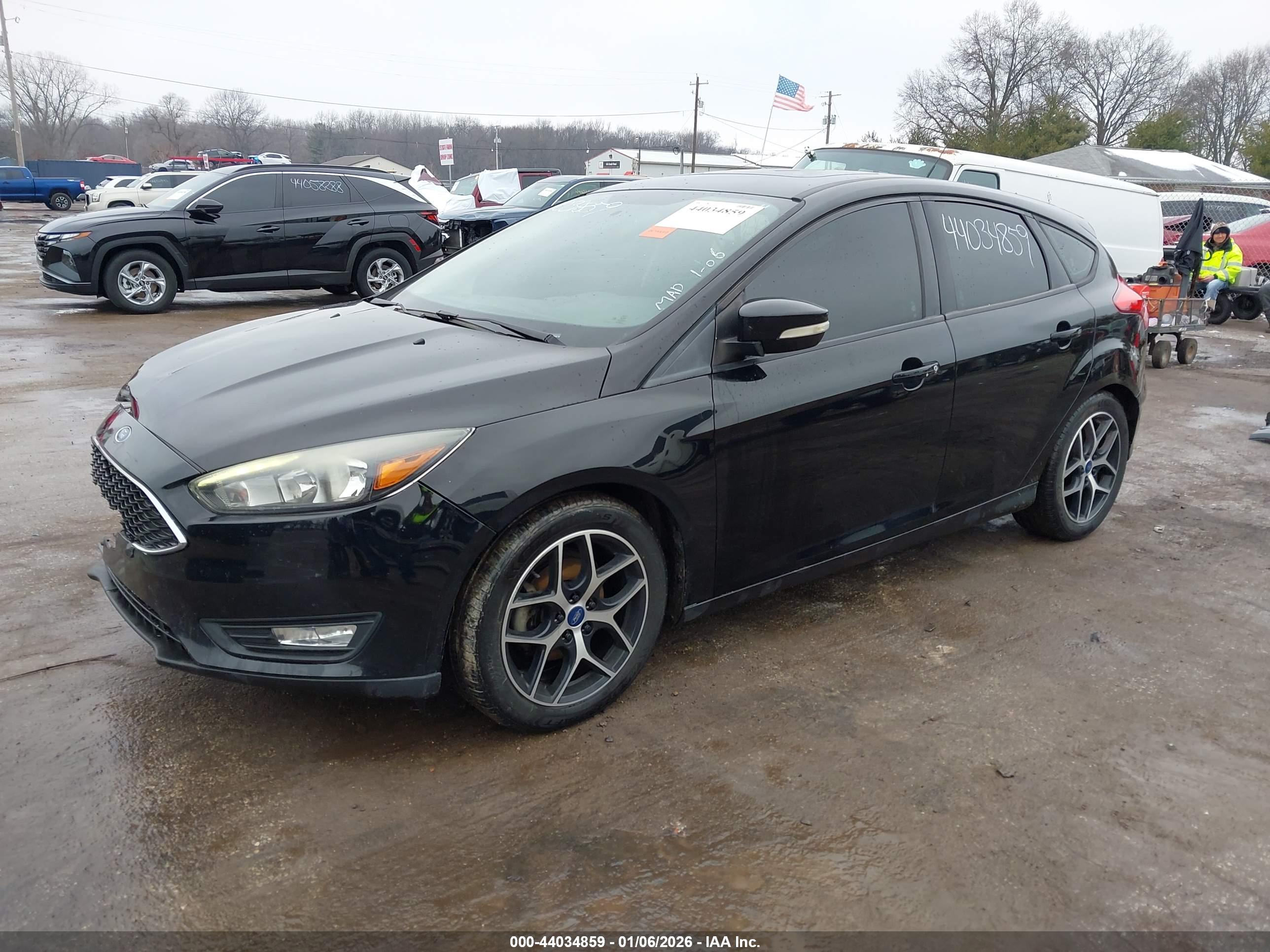 FORD FOCUS image 2