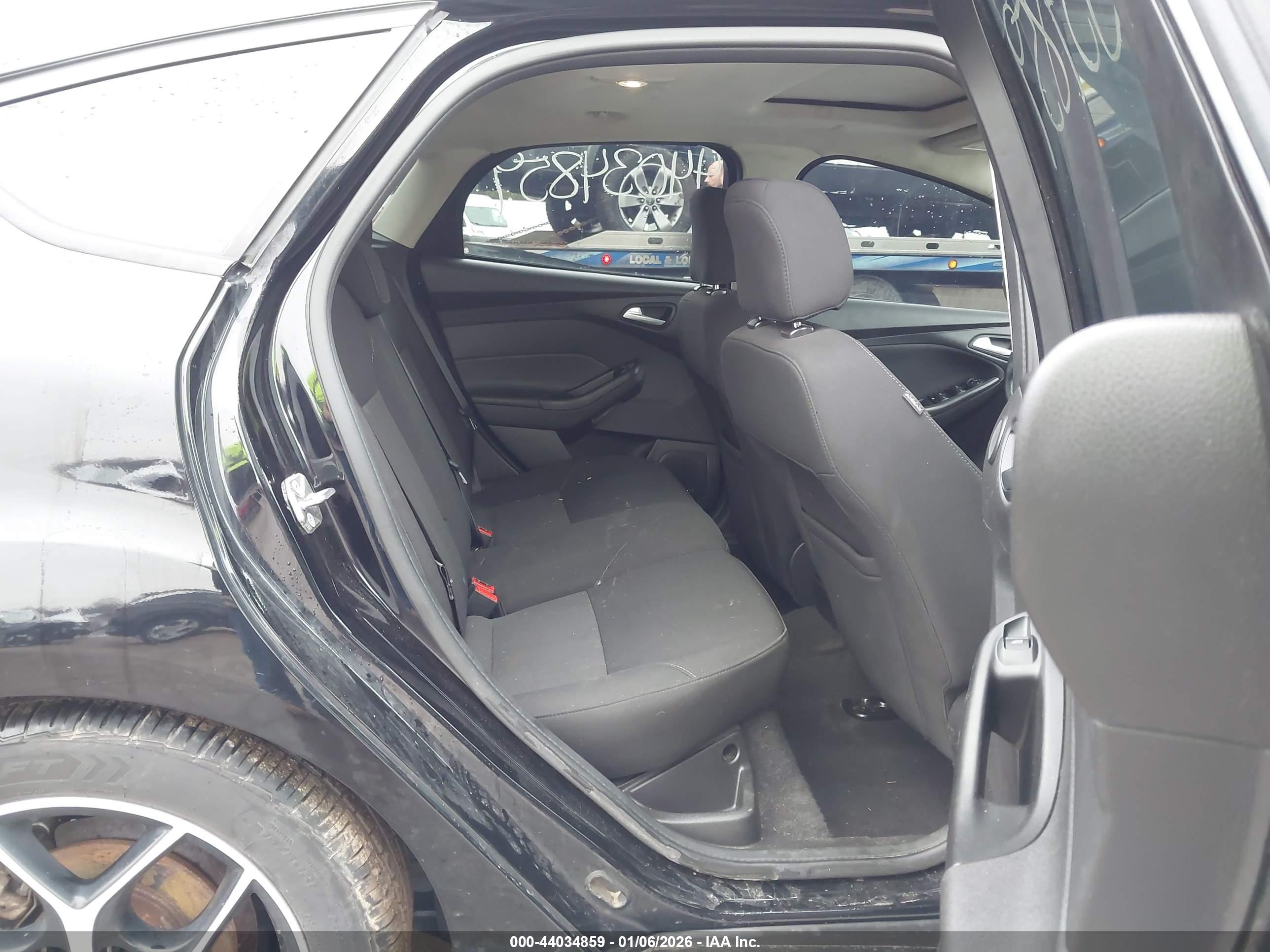 FORD FOCUS image 8