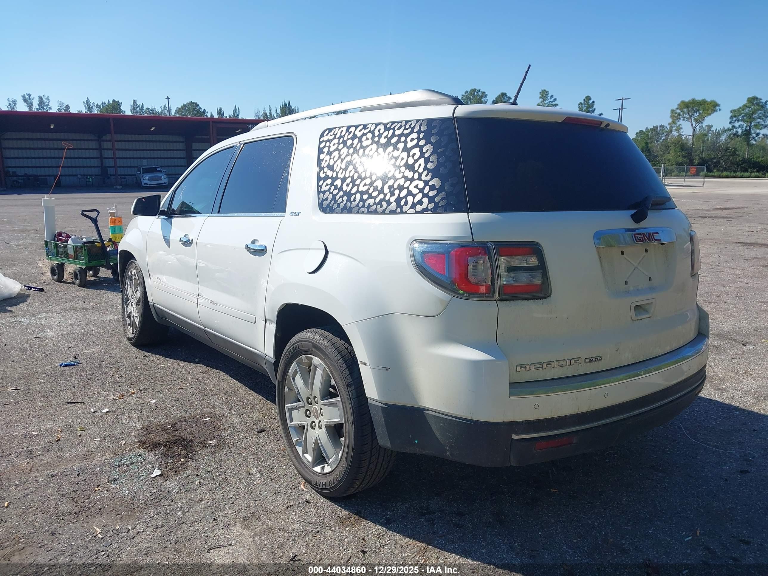 GMC ACADIA image 3