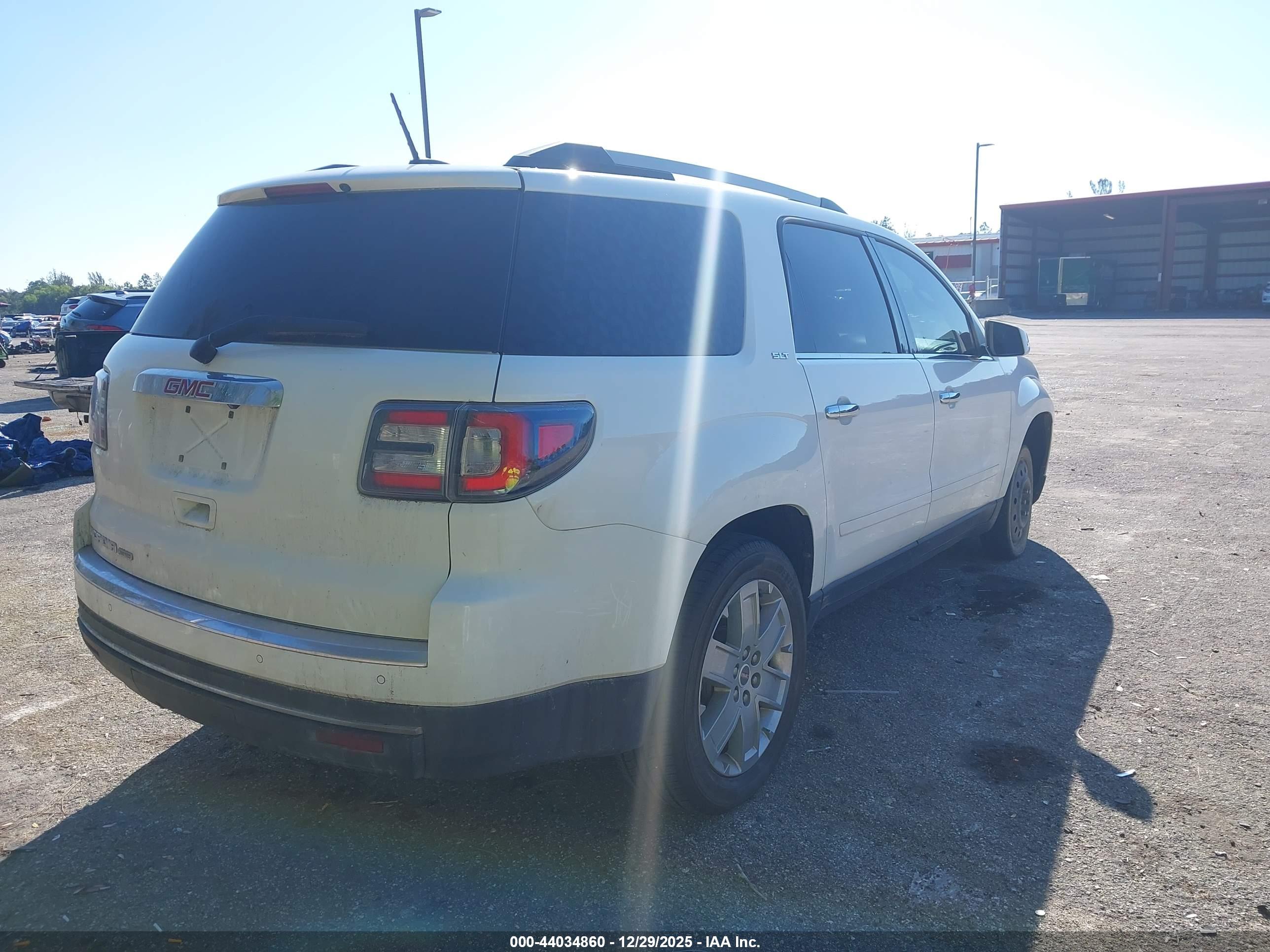 GMC ACADIA image 4