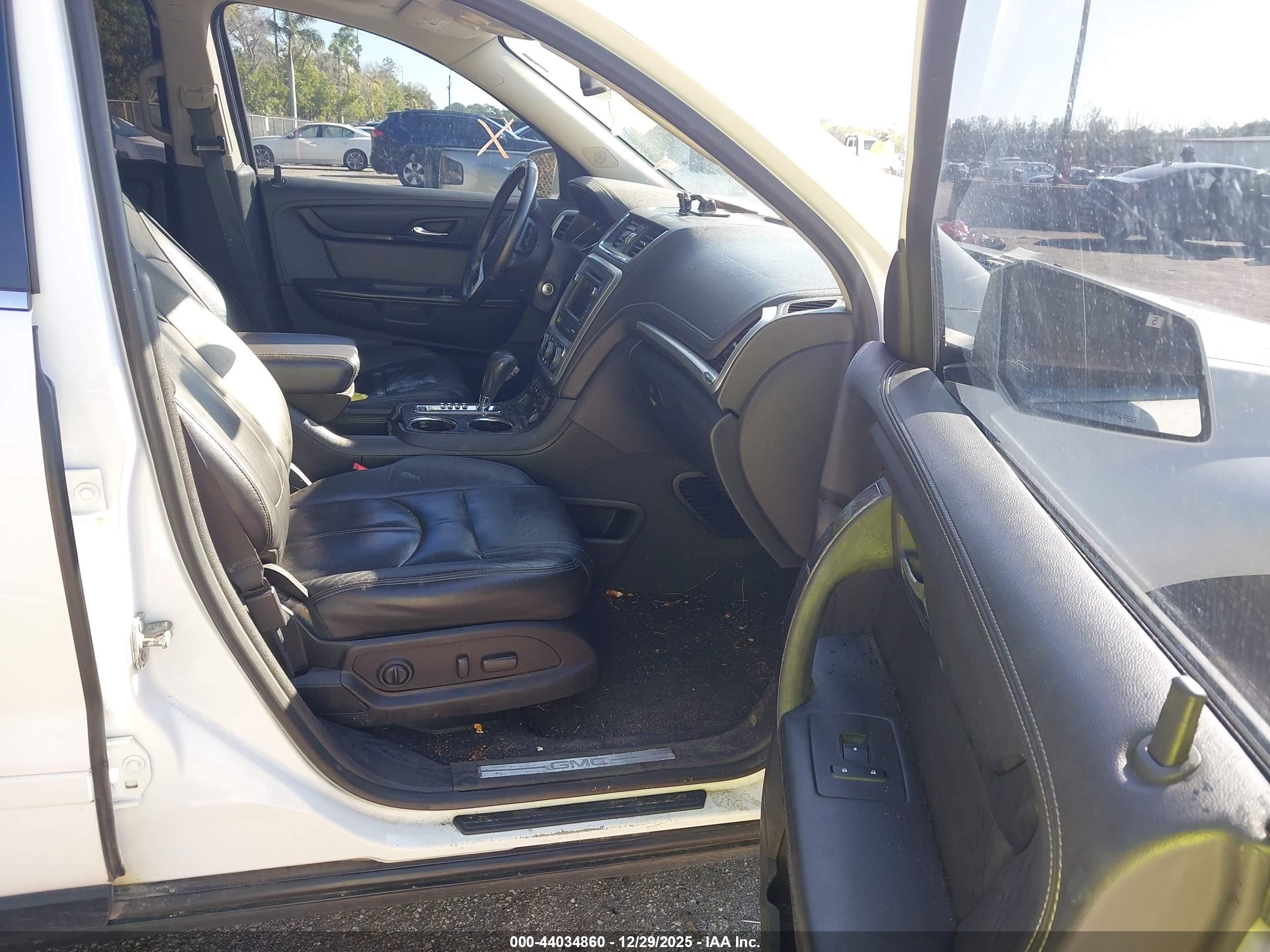 GMC ACADIA image 5