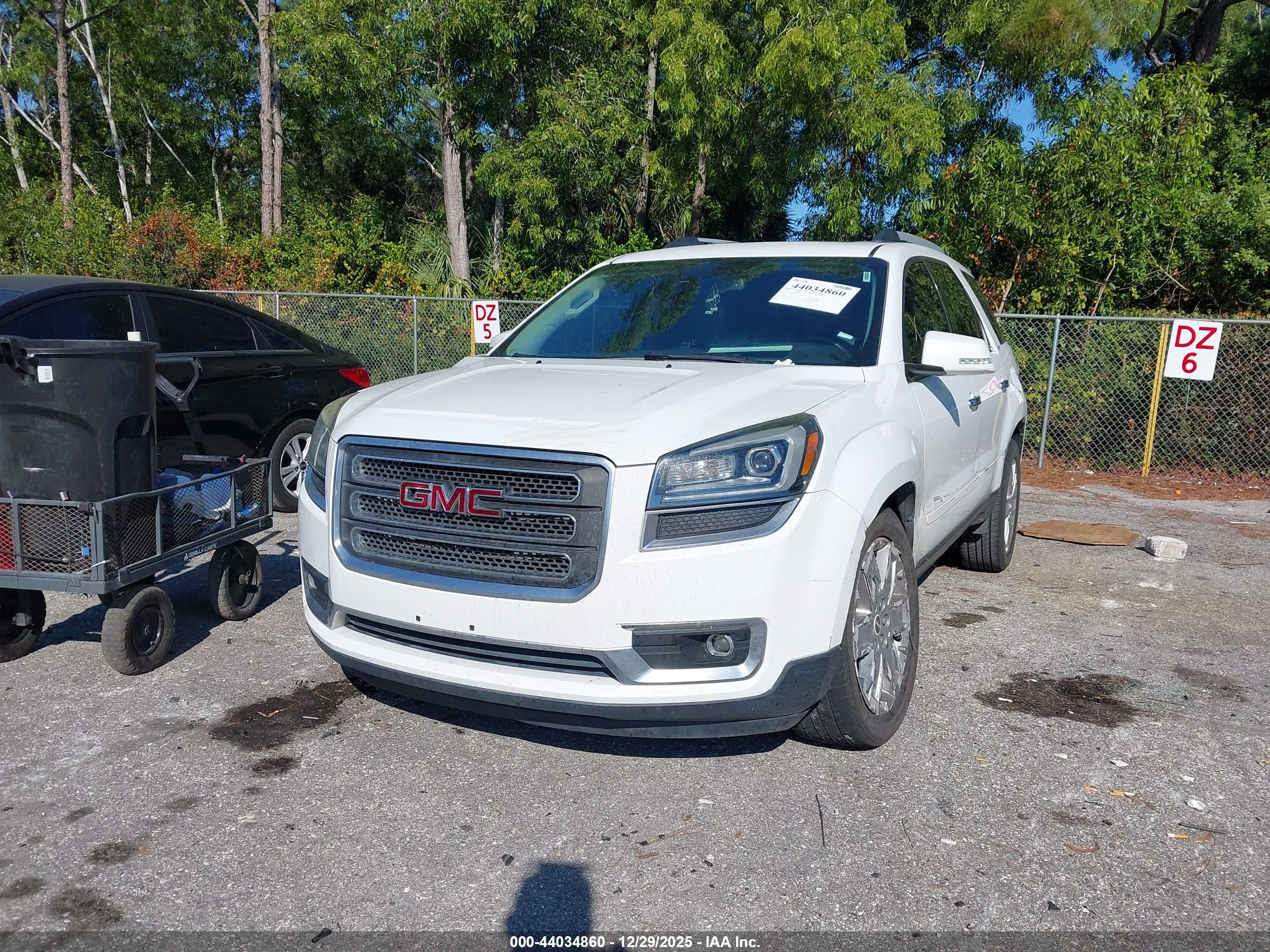 GMC ACADIA image 6