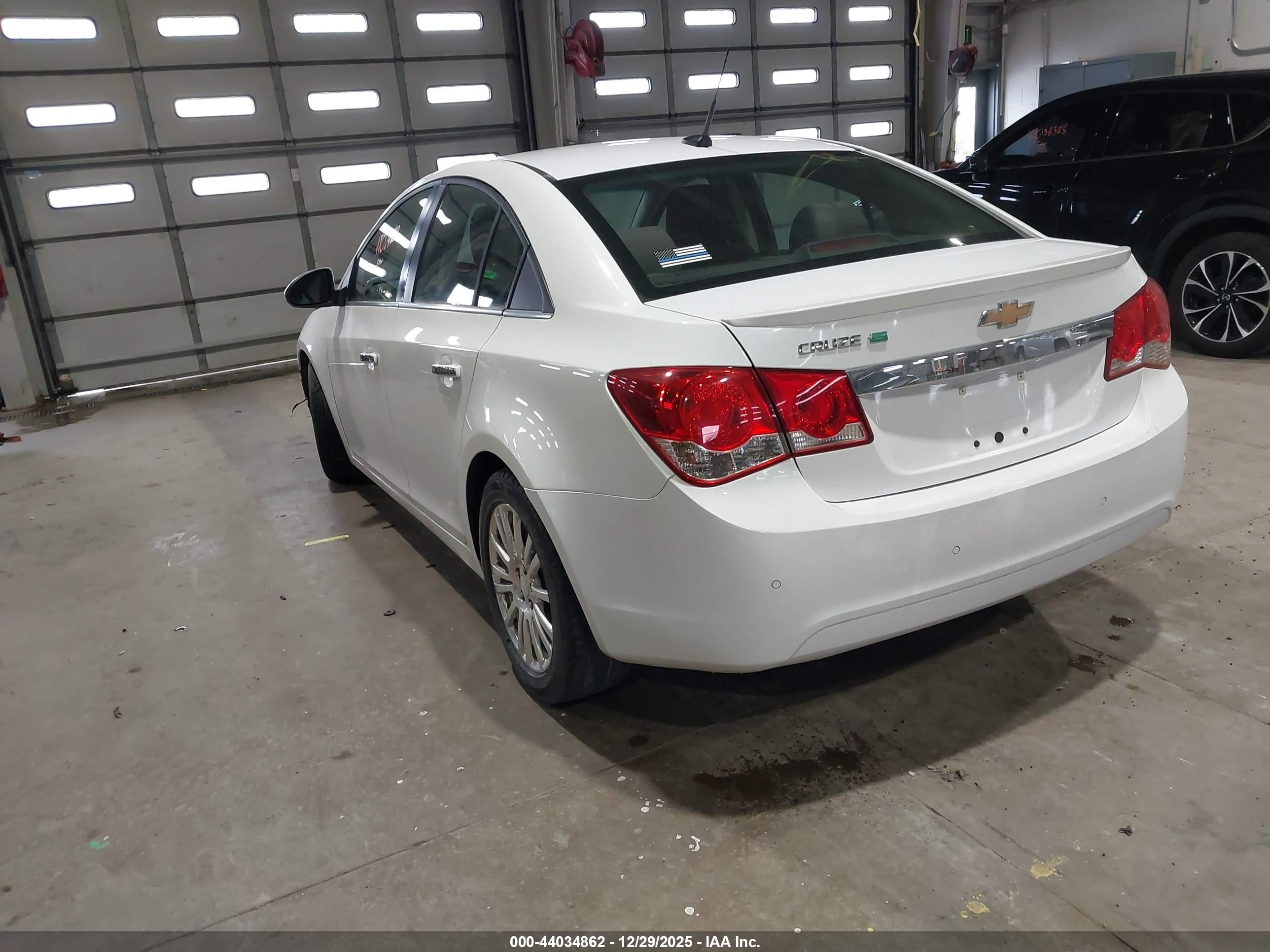 CHEVROLET CRUZE image 3