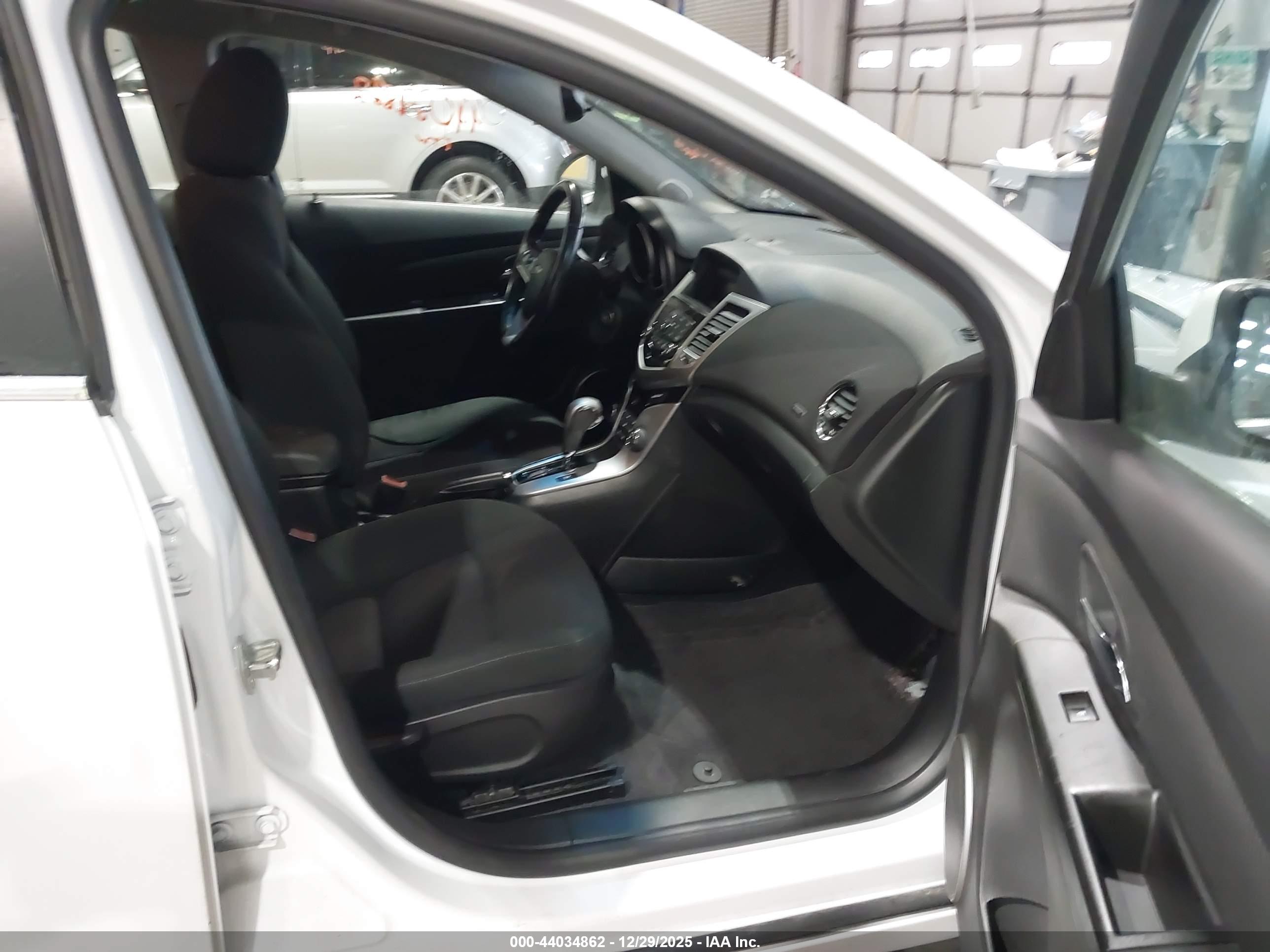 CHEVROLET CRUZE image 5
