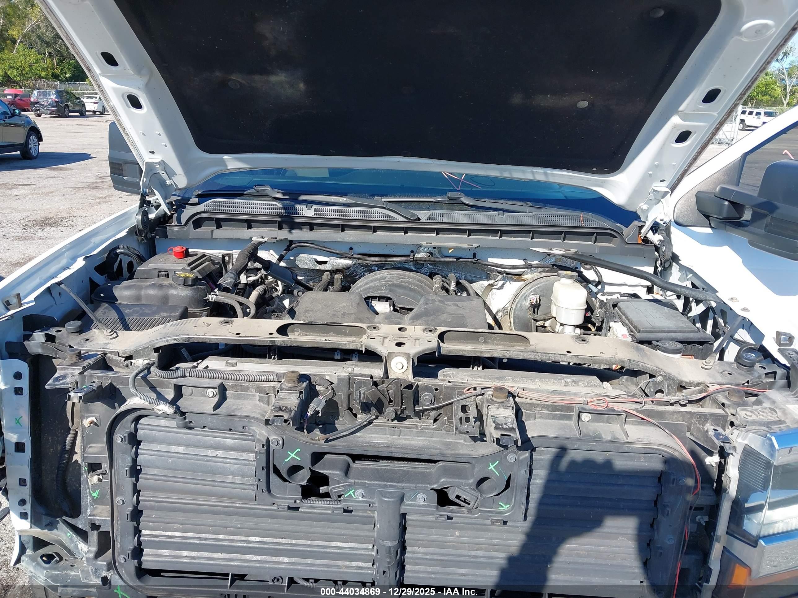 CHEVROLET SILVERADO image 10