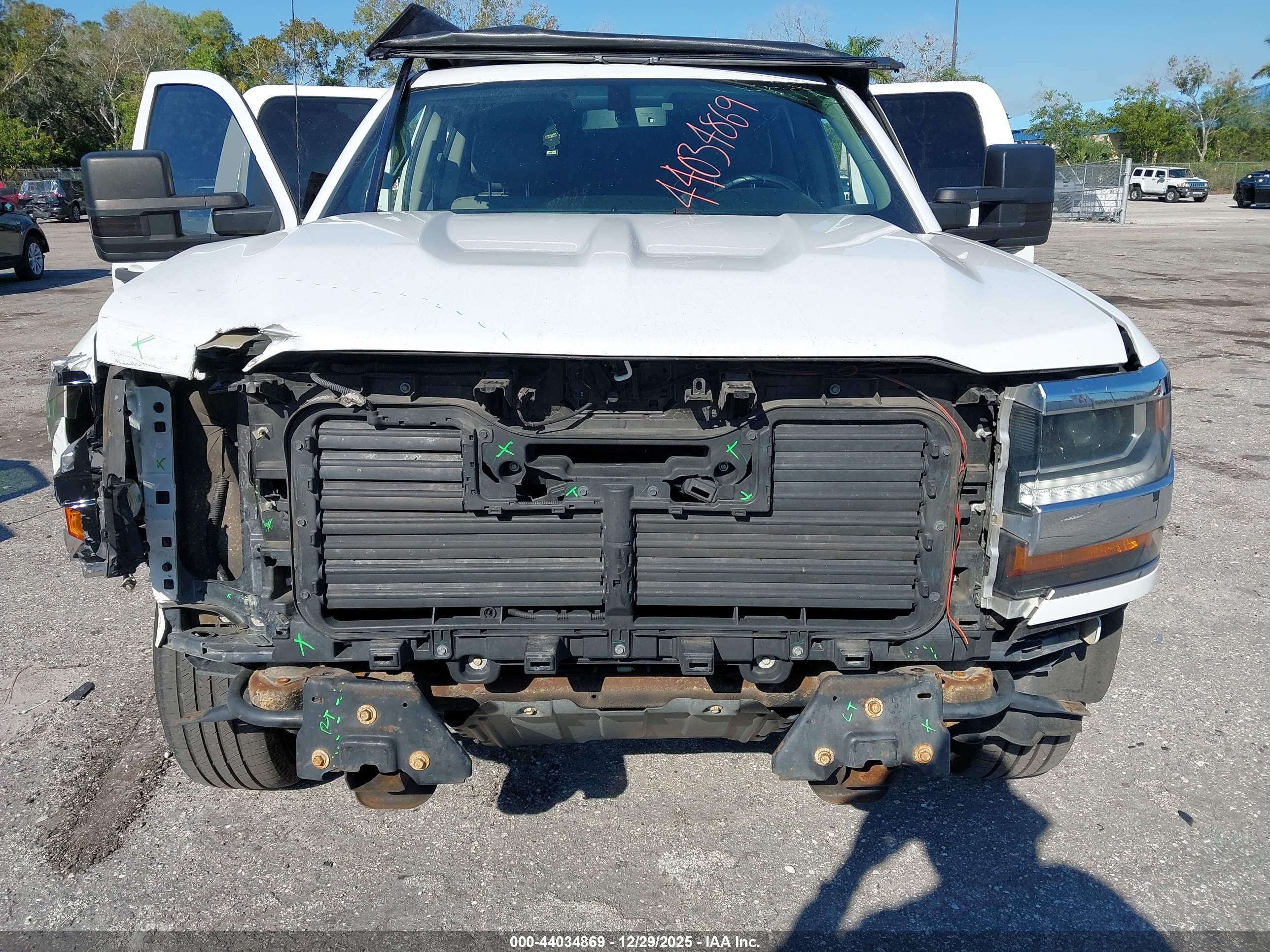 CHEVROLET SILVERADO image 6