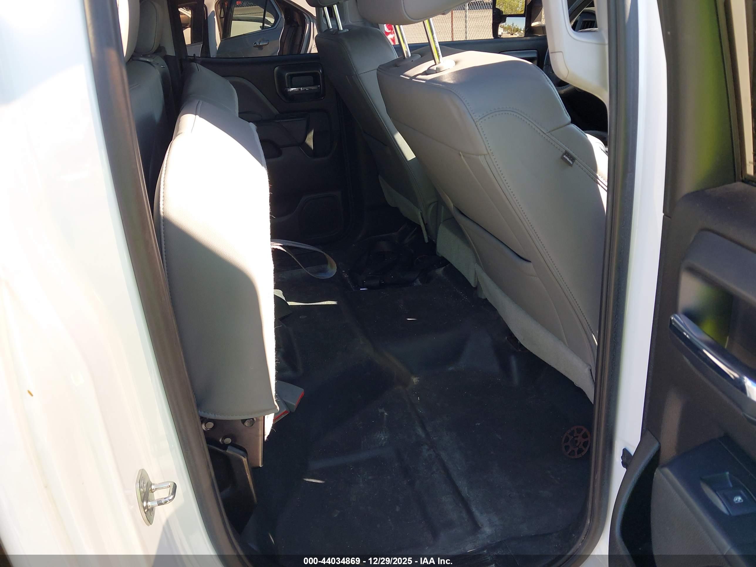 CHEVROLET SILVERADO image 8