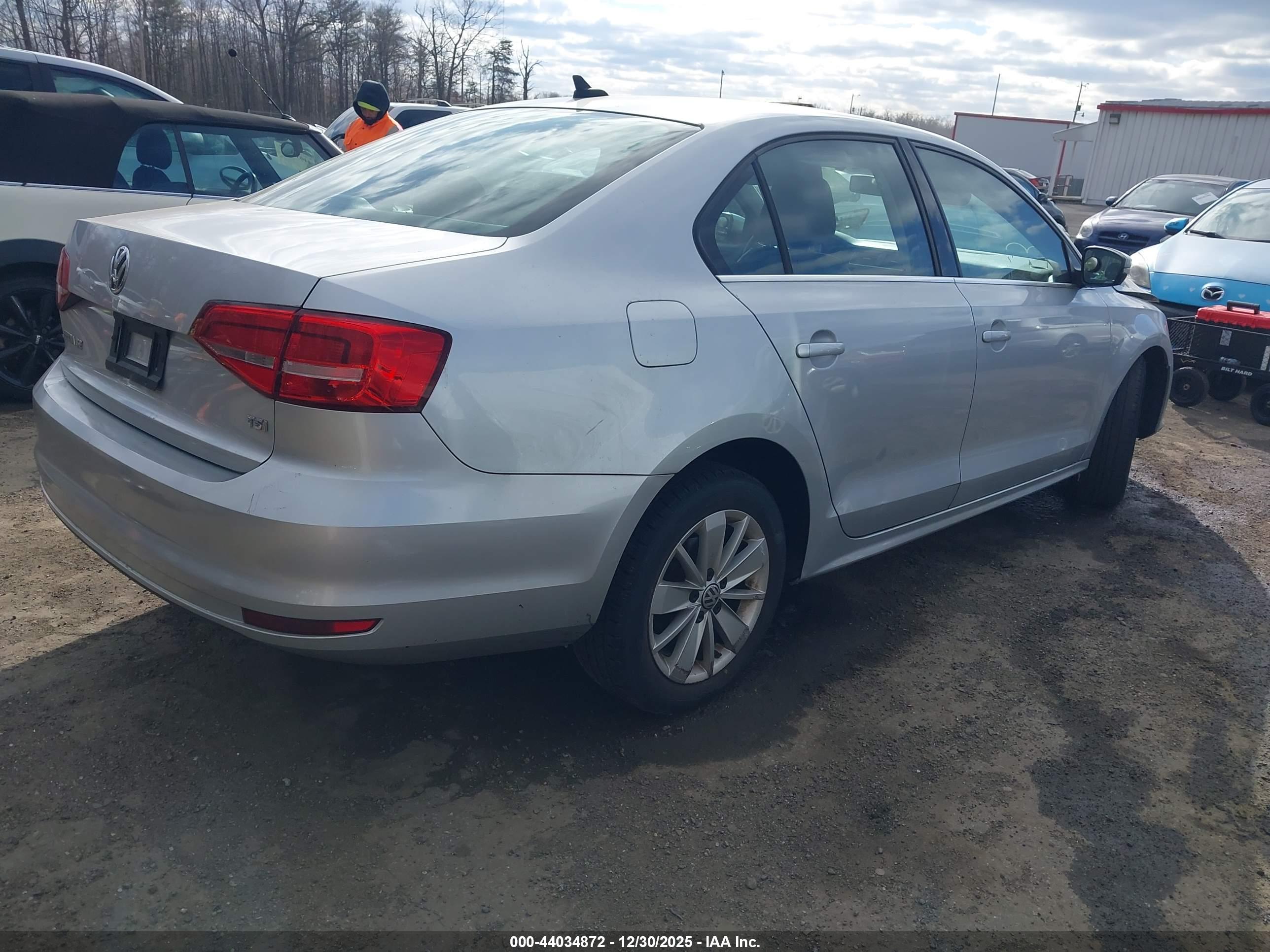 VOLKSWAGEN JETTA image 4