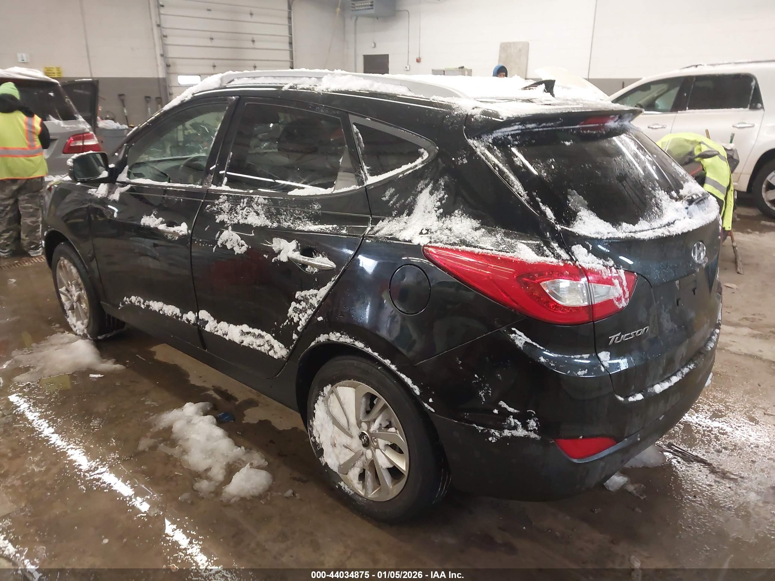 HYUNDAI TUCSON image 3