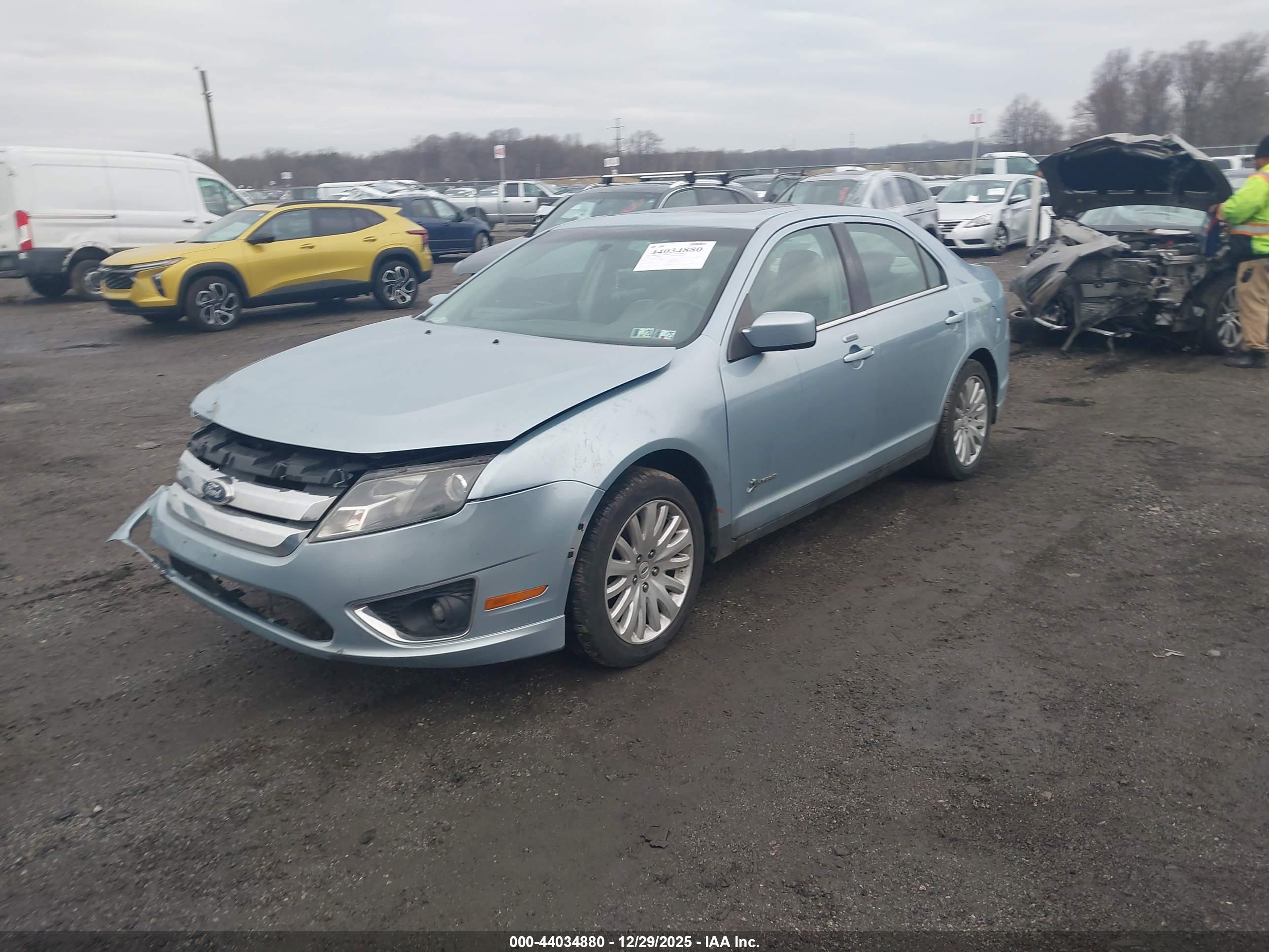 FORD FUSION image 2