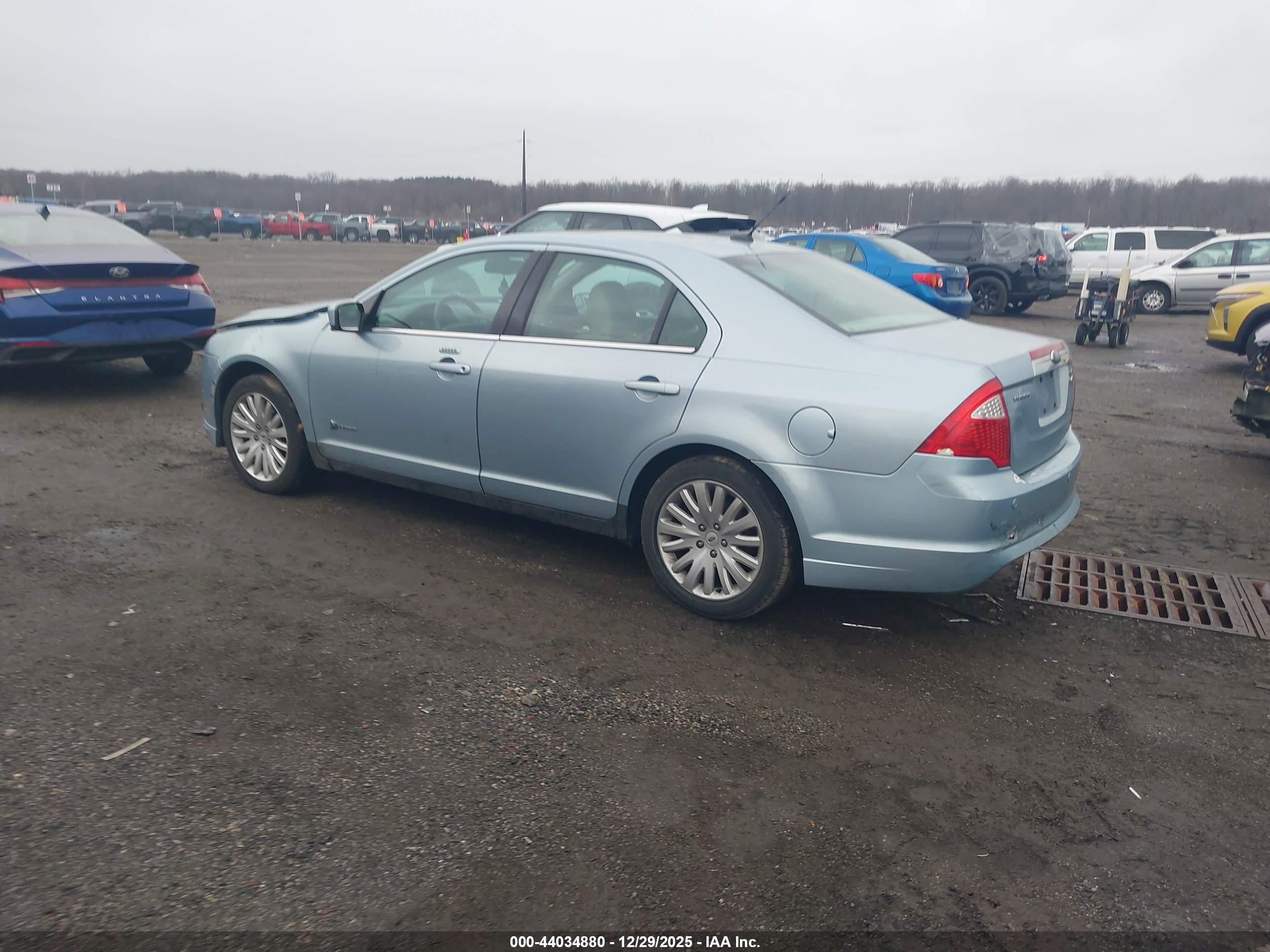 FORD FUSION image 3