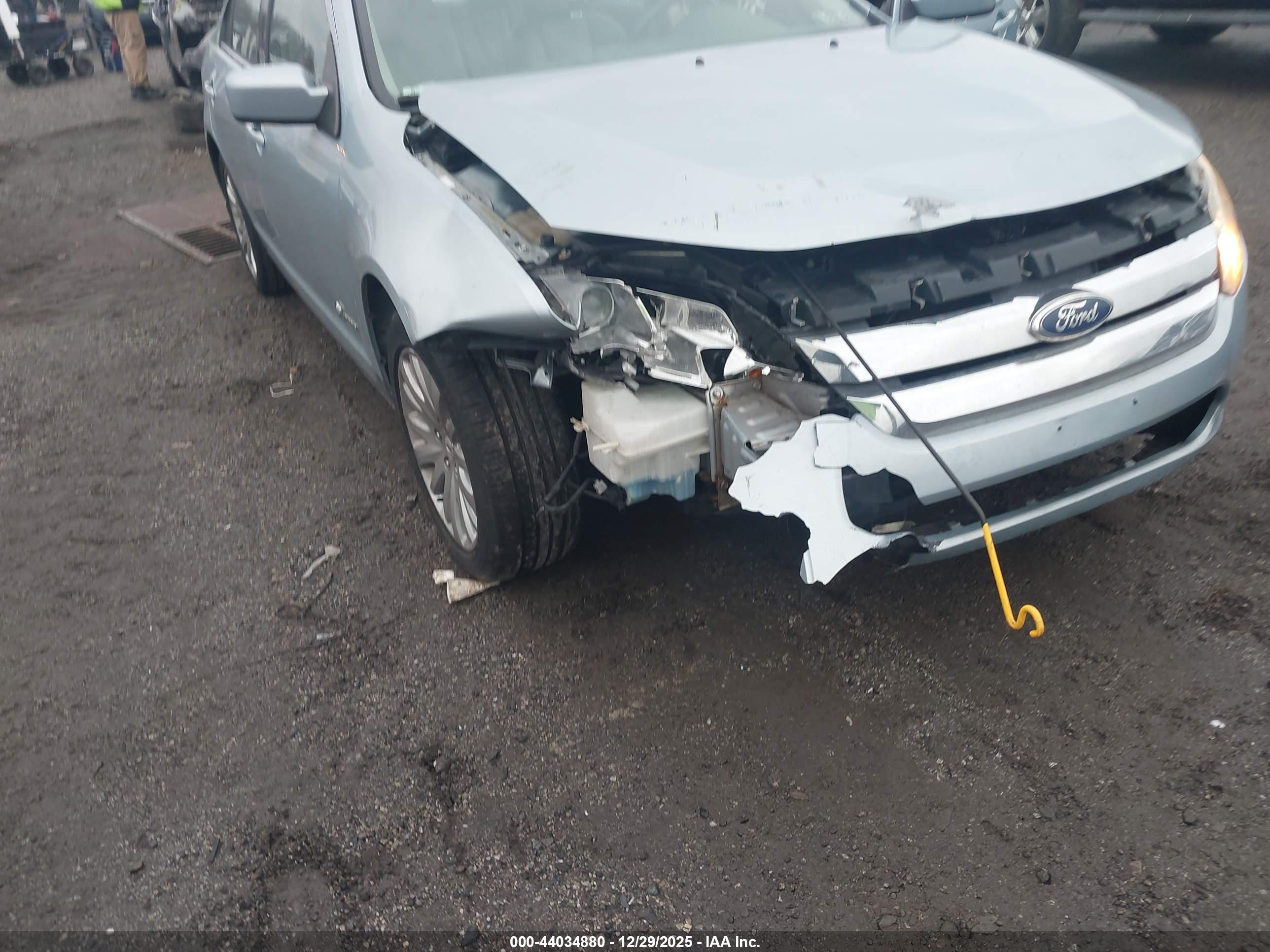 FORD FUSION image 6