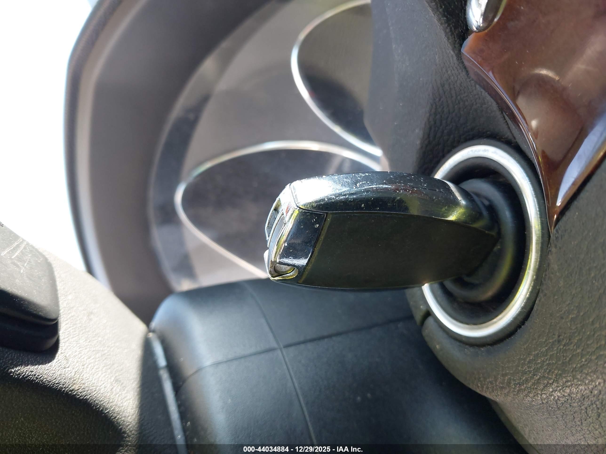 MERCEDES-BENZ E image 11
