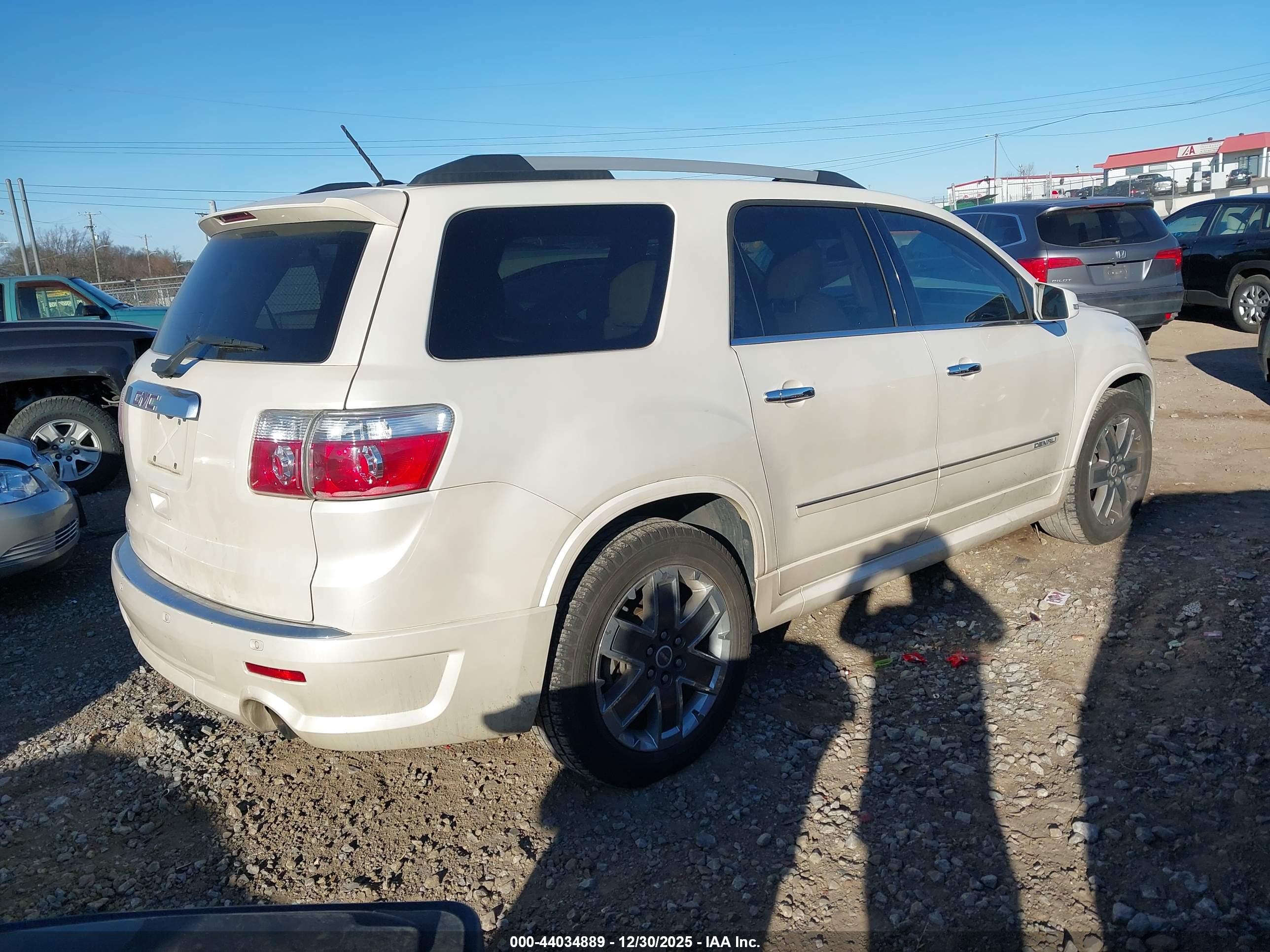 GMC ACADIA image 4