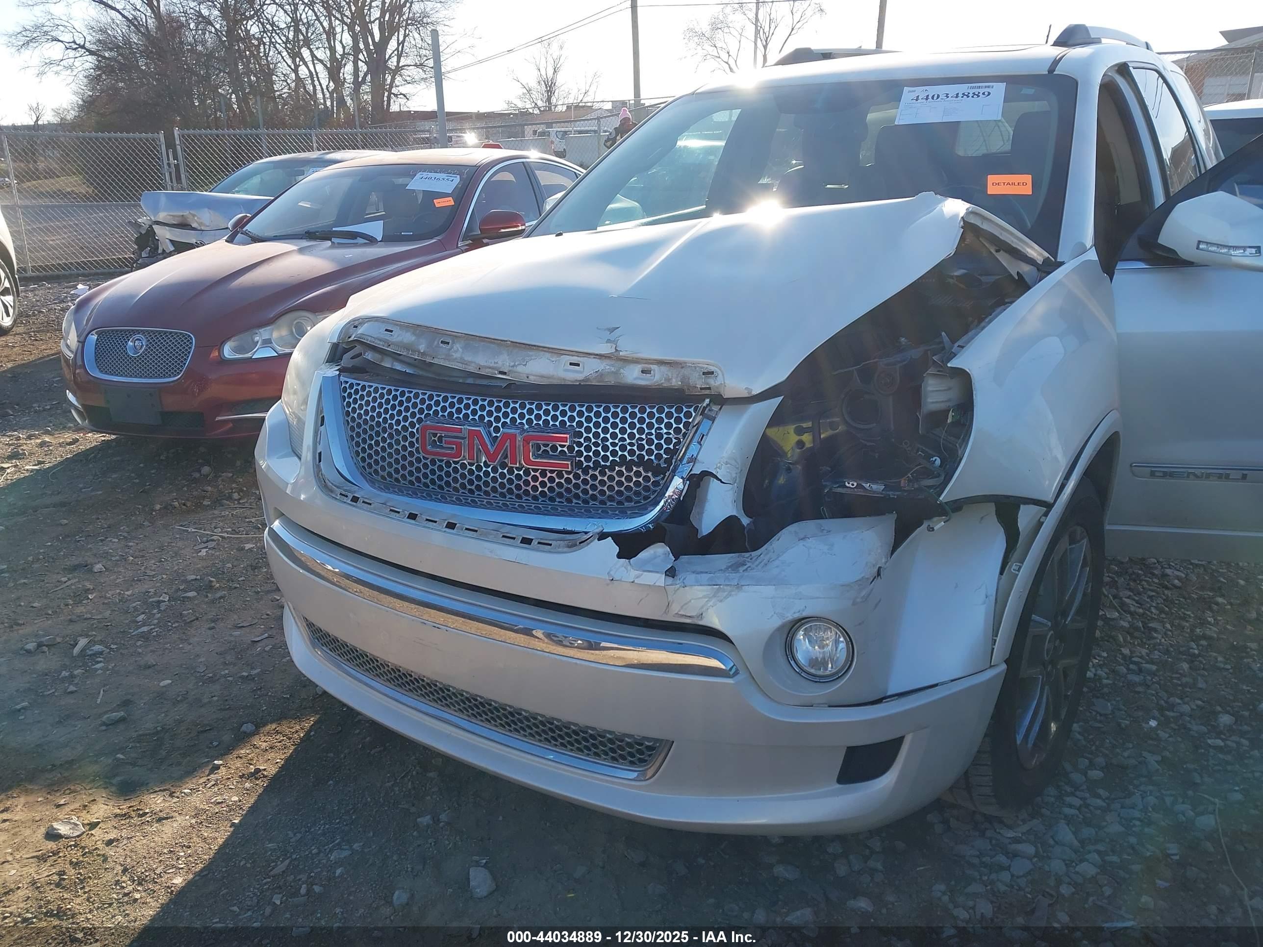 GMC ACADIA image 6