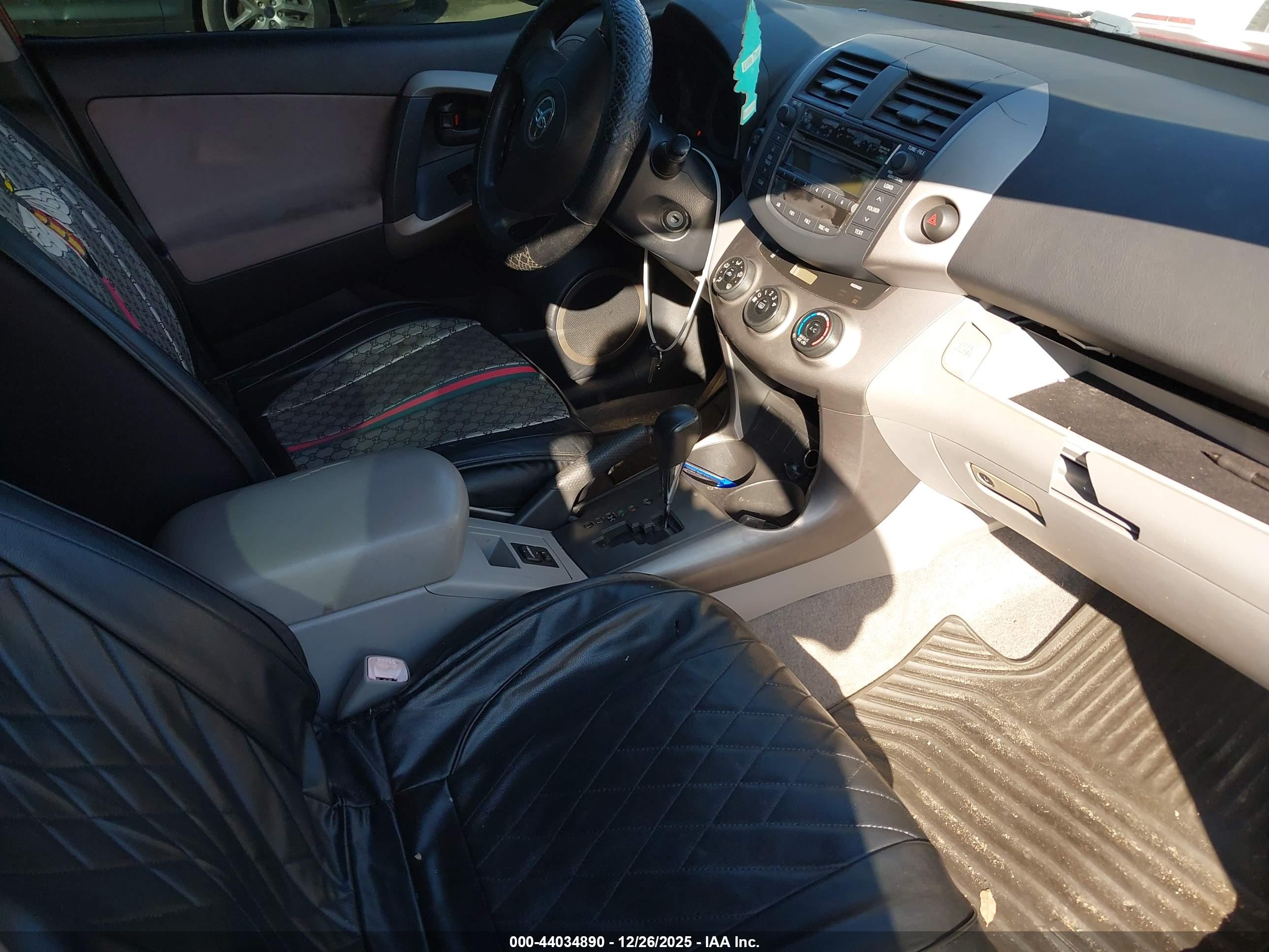 TOYOTA RAV4 image 5