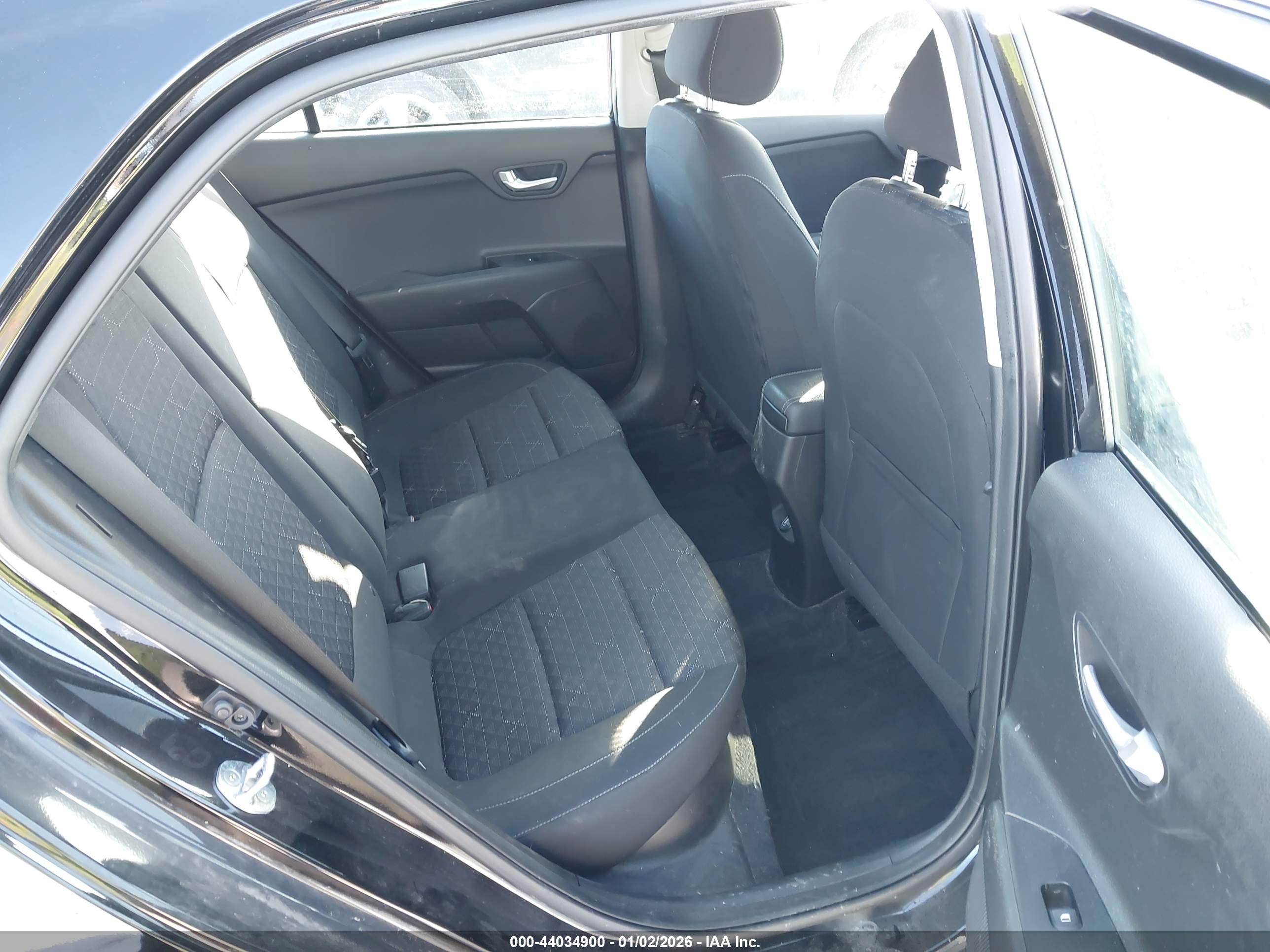 KIA RIO image 8