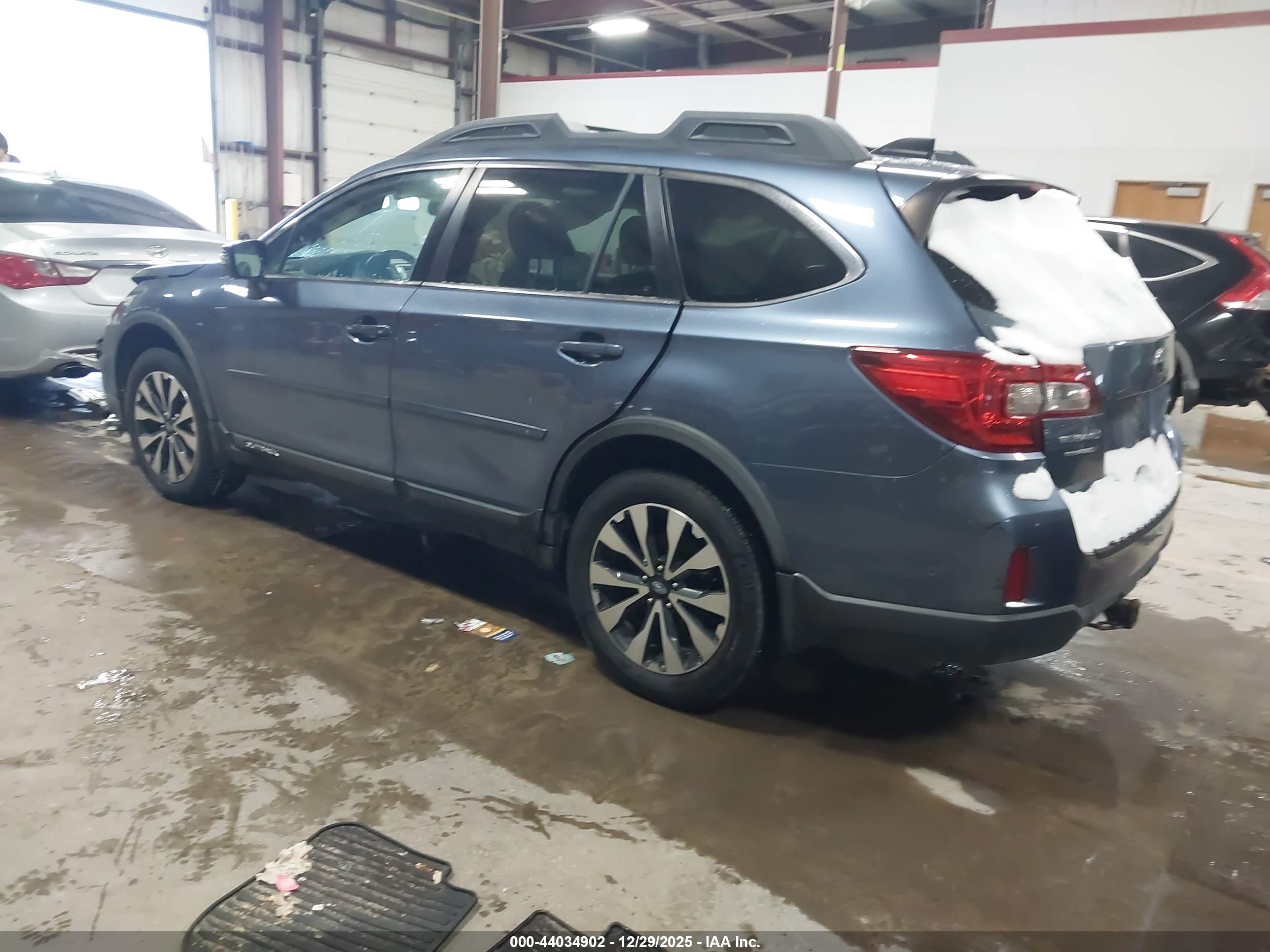 SUBARU OUTBACK image 3