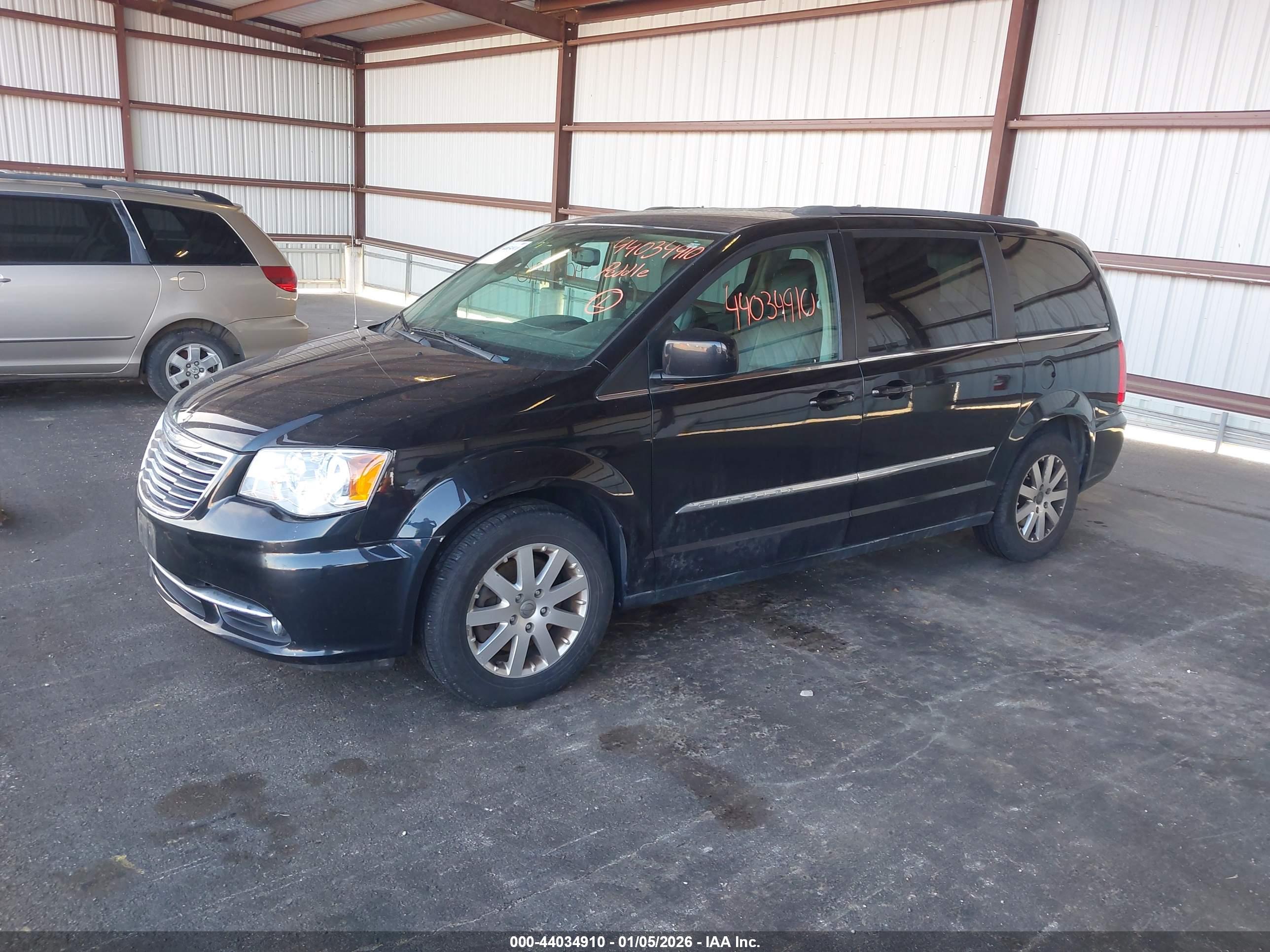 CHRYSLER TOWN image 2